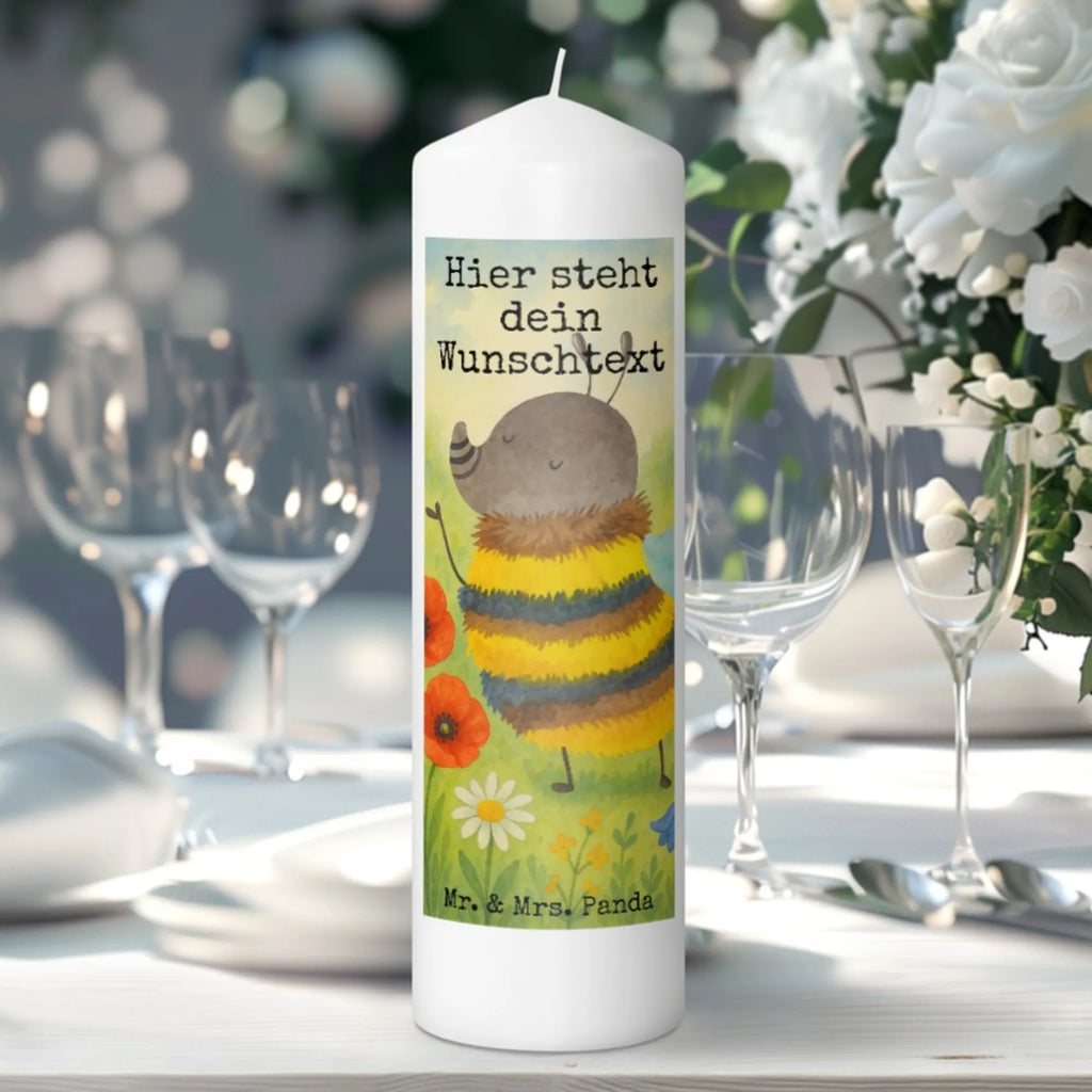Personalisierte Kerze Hummel flauschig Design Kommunionkerze Mit Namen, Stearinkerze Mit Gravur, Duftkerze Mit Namen, Fair-Trade-Kerze Mit Namensgravur, Kerze Mit Namen, Gastgeschenk Kerze Mit Namen, Streukerze Mit Namensdruck, Outdoor-Kerze Mit Namensgravur, Weihnachtskerze Mit Namensgravur, Grabkerze Mit Namensgravur, Kerzen-Set Mit Namensgravur, Bienenwachskerze Mit Wunschname, Adventskerze Mit Wunschname, Andachtskerze Mit Namensgravur, Gartenkerze Mit Namen, Tischkerze Mit Namensdruck, Firmungskerze Mit Wunschname, Osterkerze Mit Namen, Kerze Für Hochzeit Mit Namensgravur, Bio-Kerze Mit Wunschname, Gedenkkerze Mit Namen, Handgegossene Kerze Mit Namen, Handgemachte Kerze Mit Wunschname, Kerze Mit Prägung Und Wunschname, Trauerkerze Mit Namen, Stabkerze Mit Gravur, Teelicht Mit Namensdruck, Schwimmkerze Mit Namen, Glas-Kerze Mit Wunschname, Metall-Kerze Mit Namensgravur, Tafelkerze Mit Wunschname, Stumpenkerze Mit Namensgravur, Blockkerze Mit Namensdruck, Laternenkerze Mit Namensdruck, Holz-Kerze Mit Namen, LED-Kerze Mit Wunschname, Kerze Für Geburtstag Mit Wunschname, Kerze Mit Spruch Und Namen, Sojawachskerze Mit Namensdruck, Personalisierte Kerze, Votivkerze Mit Wunschname, Taufekerze Mit Namensgravur, Tiermotive, Gute Laune, lustige Sprüche, Tiere, Biene, Flauschig, Blume, Hummel, Natur