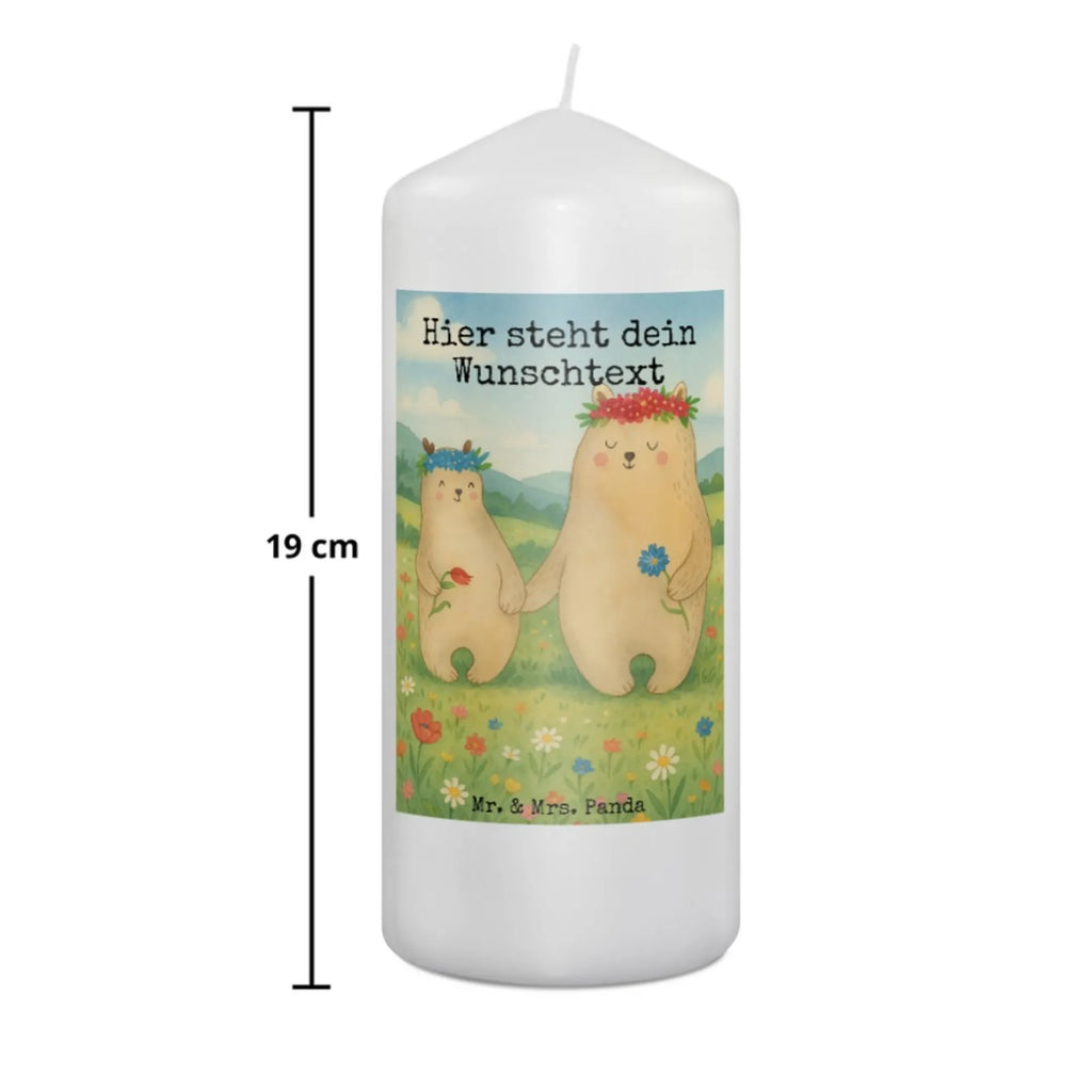 Personalisierte Kerze Bären mit Blumenkranz Design Tafelkerze Mit Wunschname, Osterkerze Mit Namen, Duftkerze Mit Namen, Stumpenkerze Mit Namensgravur, Metall-Kerze Mit Namensgravur, Kerze Mit Namen, Votivkerze Mit Wunschname, Stearinkerze Mit Gravur, Adventskerze Mit Wunschname, Stabkerze Mit Gravur, Gastgeschenk Kerze Mit Namen, Teelicht Mit Namensdruck, Trauerkerze Mit Namen, Andachtskerze Mit Namensgravur, Bienenwachskerze Mit Wunschname, Kerzen-Set Mit Namensgravur, LED-Kerze Mit Wunschname, Fair-Trade-Kerze Mit Namensgravur, Laternenkerze Mit Namensdruck, Handgemachte Kerze Mit Wunschname, Tischkerze Mit Namensdruck, Kerze Mit Prägung Und Wunschname, Gartenkerze Mit Namen, Taufekerze Mit Namensgravur, Glas-Kerze Mit Wunschname, Weihnachtskerze Mit Namensgravur, Blockkerze Mit Namensdruck, Firmungskerze Mit Wunschname, Bio-Kerze Mit Wunschname, Kerze Für Hochzeit Mit Namensgravur, Kerze Für Geburtstag Mit Wunschname, Sojawachskerze Mit Namensdruck, Streukerze Mit Namensdruck, Personalisierte Kerze, Holz-Kerze Mit Namen, Kerze Mit Spruch Und Namen, Schwimmkerze Mit Namen, Kommunionkerze Mit Namen, Grabkerze Mit Namensgravur, Outdoor-Kerze Mit Namensgravur, Handgegossene Kerze Mit Namen, Gedenkkerze Mit Namen, Familie, Vatertag, Muttertag, Bruder, Schwester, Mama, Papa, Oma, Opa, Family, Kinder, Bären, Mutter, Kind, Geschenk Mama. Muttertag, Mami, beste Mutter, Lieblingsmama, Bär, weltbeste Mama, Mutti, Töchter, Vorbild, Lieblingsmensch, Tochter