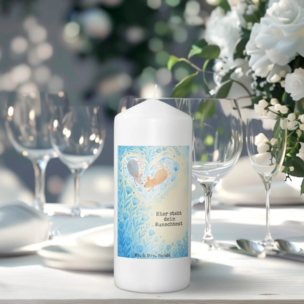 Personalisierte Kerze Mäuse Herz Design Outdoor-Kerze Mit Namensgravur, Kerze Für Hochzeit Mit Namensgravur, Streukerze Mit Namensdruck, LED-Kerze Mit Wunschname, Bio-Kerze Mit Wunschname, Grabkerze Mit Namensgravur, Tafelkerze Mit Wunschname, Glas-Kerze Mit Wunschname, Trauerkerze Mit Namen, Handgegossene Kerze Mit Namen, Kerze Für Geburtstag Mit Wunschname, Kerze Mit Namen, Stearinkerze Mit Gravur, Sojawachskerze Mit Namensdruck, Laternenkerze Mit Namensdruck, Andachtskerze Mit Namensgravur, Stabkerze Mit Gravur, Osterkerze Mit Namen, Gedenkkerze Mit Namen, Fair-Trade-Kerze Mit Namensgravur, Personalisierte Kerze, Teelicht Mit Namensdruck, Tischkerze Mit Namensdruck, Holz-Kerze Mit Namen, Gartenkerze Mit Namen, Taufekerze Mit Namensgravur, Gastgeschenk Kerze Mit Namen, Handgemachte Kerze Mit Wunschname, Schwimmkerze Mit Namen, Kerze Mit Spruch Und Namen, Stumpenkerze Mit Namensgravur, Weihnachtskerze Mit Namensgravur, Kommunionkerze Mit Namen, Blockkerze Mit Namensdruck, Duftkerze Mit Namen, Votivkerze Mit Wunschname, Adventskerze Mit Wunschname, Firmungskerze Mit Wunschname, Kerzen-Set Mit Namensgravur, Metall-Kerze Mit Namensgravur, Bienenwachskerze Mit Wunschname, Kerze Mit Prägung Und Wunschname, Liebe, Partner, Freund, Freundin, Ehemann, Ehefrau, Heiraten, Verlobung, Heiratsantrag, Liebesgeschenk, Jahrestag, Hocheitstag, Lieblingsmensch, Mäuse, Love, Liebesbotschaft, Maus, Geschenk für zwei, Liebesbeweis, Hochzeit, Gemeinsamkeit
