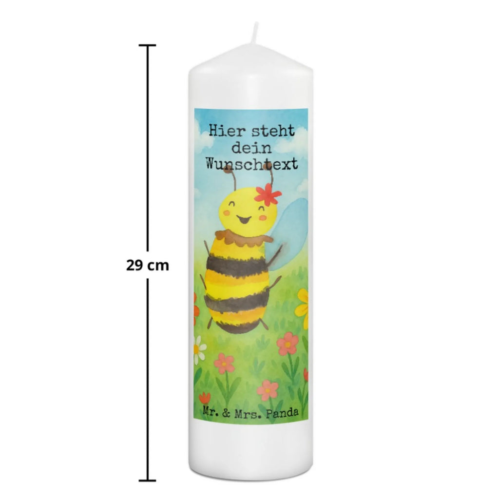 Personalisierte Kerze Biene Happy Design Kerze Mit Prägung Und Wunschname, Tafelkerze Mit Wunschname, Stabkerze Mit Gravur, Votivkerze Mit Wunschname, Kerze Für Hochzeit Mit Namensgravur, Blockkerze Mit Namensdruck, Stearinkerze Mit Gravur, Trauerkerze Mit Namen, Laternenkerze Mit Namensdruck, Gastgeschenk Kerze Mit Namen, Stumpenkerze Mit Namensgravur, LED-Kerze Mit Wunschname, Sojawachskerze Mit Namensdruck, Personalisierte Kerze, Gedenkkerze Mit Namen, Andachtskerze Mit Namensgravur, Firmungskerze Mit Wunschname, Taufekerze Mit Namensgravur, Weihnachtskerze Mit Namensgravur, Gartenkerze Mit Namen, Schwimmkerze Mit Namen, Kerze Mit Namen, Tischkerze Mit Namensdruck, Grabkerze Mit Namensgravur, Teelicht Mit Namensdruck, Osterkerze Mit Namen, Fair-Trade-Kerze Mit Namensgravur, Kerze Mit Spruch Und Namen, Handgemachte Kerze Mit Wunschname, Kerze Für Geburtstag Mit Wunschname, Bio-Kerze Mit Wunschname, Kommunionkerze Mit Namen, Outdoor-Kerze Mit Namensgravur, Metall-Kerze Mit Namensgravur, Holz-Kerze Mit Namen, Duftkerze Mit Namen, Bienenwachskerze Mit Wunschname, Handgegossene Kerze Mit Namen, Adventskerze Mit Wunschname, Kerzen-Set Mit Namensgravur, Glas-Kerze Mit Wunschname, Streukerze Mit Namensdruck, Biene, Wespe, Hummel