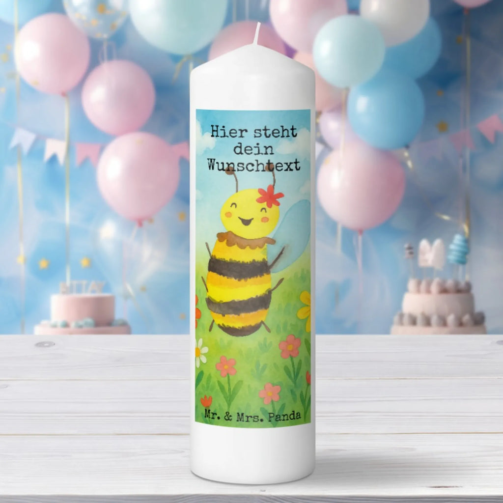 Personalisierte Kerze Biene Happy Design Kerze Mit Prägung Und Wunschname, Tafelkerze Mit Wunschname, Stabkerze Mit Gravur, Votivkerze Mit Wunschname, Kerze Für Hochzeit Mit Namensgravur, Blockkerze Mit Namensdruck, Stearinkerze Mit Gravur, Trauerkerze Mit Namen, Laternenkerze Mit Namensdruck, Gastgeschenk Kerze Mit Namen, Stumpenkerze Mit Namensgravur, LED-Kerze Mit Wunschname, Sojawachskerze Mit Namensdruck, Personalisierte Kerze, Gedenkkerze Mit Namen, Andachtskerze Mit Namensgravur, Firmungskerze Mit Wunschname, Taufekerze Mit Namensgravur, Weihnachtskerze Mit Namensgravur, Gartenkerze Mit Namen, Schwimmkerze Mit Namen, Kerze Mit Namen, Tischkerze Mit Namensdruck, Grabkerze Mit Namensgravur, Teelicht Mit Namensdruck, Osterkerze Mit Namen, Fair-Trade-Kerze Mit Namensgravur, Kerze Mit Spruch Und Namen, Handgemachte Kerze Mit Wunschname, Kerze Für Geburtstag Mit Wunschname, Bio-Kerze Mit Wunschname, Kommunionkerze Mit Namen, Outdoor-Kerze Mit Namensgravur, Metall-Kerze Mit Namensgravur, Holz-Kerze Mit Namen, Duftkerze Mit Namen, Bienenwachskerze Mit Wunschname, Handgegossene Kerze Mit Namen, Adventskerze Mit Wunschname, Kerzen-Set Mit Namensgravur, Glas-Kerze Mit Wunschname, Streukerze Mit Namensdruck, Biene, Wespe, Hummel