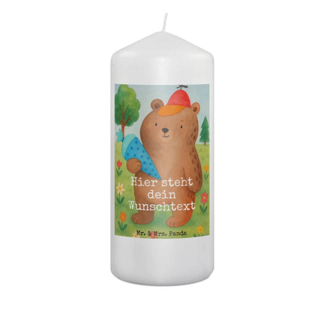 Personalisierte Kerze Bär Schultüte Design Blockkerze Mit Namensdruck, Personalisierte Kerze, Stearinkerze Mit Gravur, Schwimmkerze Mit Namen, LED-Kerze Mit Wunschname, Kerze Mit Prägung Und Wunschname, Adventskerze Mit Wunschname, Firmungskerze Mit Wunschname, Andachtskerze Mit Namensgravur, Weihnachtskerze Mit Namensgravur, Stabkerze Mit Gravur, Gastgeschenk Kerze Mit Namen, Bio-Kerze Mit Wunschname, Kerze Mit Namen, Sojawachskerze Mit Namensdruck, Streukerze Mit Namensdruck, Tafelkerze Mit Wunschname, Trauerkerze Mit Namen, Kerze Mit Spruch Und Namen, Grabkerze Mit Namensgravur, Kerzen-Set Mit Namensgravur, Metall-Kerze Mit Namensgravur, Laternenkerze Mit Namensdruck, Osterkerze Mit Namen, Kerze Für Geburtstag Mit Wunschname, Kommunionkerze Mit Namen, Duftkerze Mit Namen, Handgegossene Kerze Mit Namen, Kerze Für Hochzeit Mit Namensgravur, Fair-Trade-Kerze Mit Namensgravur, Bienenwachskerze Mit Wunschname, Taufekerze Mit Namensgravur, Handgemachte Kerze Mit Wunschname, Tischkerze Mit Namensdruck, Votivkerze Mit Wunschname, Teelicht Mit Namensdruck, Gartenkerze Mit Namen, Holz-Kerze Mit Namen, Stumpenkerze Mit Namensgravur, Glas-Kerze Mit Wunschname, Outdoor-Kerze Mit Namensgravur, Gedenkkerze Mit Namen, Bär, Teddy, Teddybär, Schulanfang, Schule Geschenk, Grundschule, Erster Schultag Geschenk, Bär Motiv, Schulbeginn, Einschulung Geschenk, Schultüte