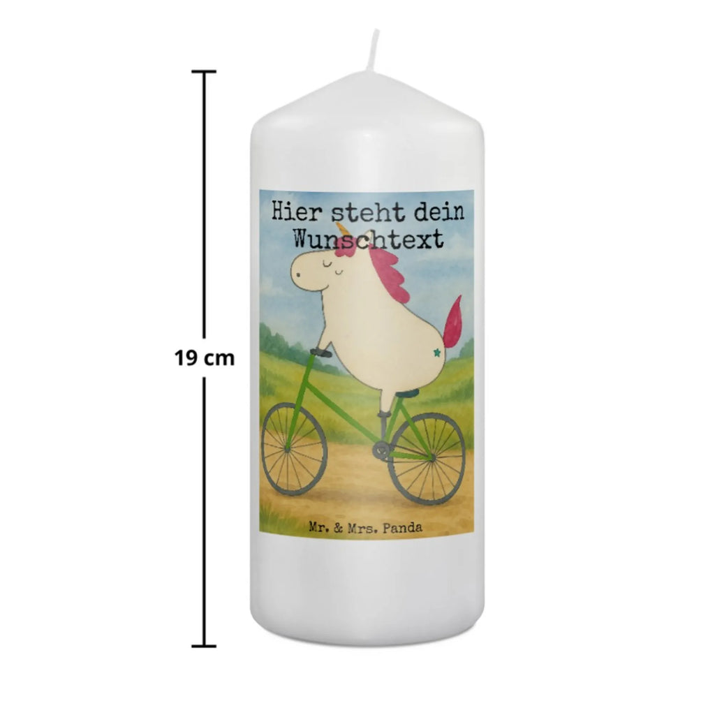 Personalisierte Kerze Einhorn Radfahrer Design Duftkerze Mit Namen, Metall-Kerze Mit Namensgravur, Outdoor-Kerze Mit Namensgravur, Kerze Mit Prägung Und Wunschname, Kerze Für Hochzeit Mit Namensgravur, Kerze Für Geburtstag Mit Wunschname, Osterkerze Mit Namen, Votivkerze Mit Wunschname, Kerze Mit Spruch Und Namen, Personalisierte Kerze, Kommunionkerze Mit Namen, Bio-Kerze Mit Wunschname, Gartenkerze Mit Namen, Stearinkerze Mit Gravur, Gastgeschenk Kerze Mit Namen, Kerze Mit Namen, Gedenkkerze Mit Namen, Teelicht Mit Namensdruck, Adventskerze Mit Wunschname, Kerzen-Set Mit Namensgravur, Firmungskerze Mit Wunschname, Tischkerze Mit Namensdruck, Holz-Kerze Mit Namen, Sojawachskerze Mit Namensdruck, Handgegossene Kerze Mit Namen, LED-Kerze Mit Wunschname, Stabkerze Mit Gravur, Handgemachte Kerze Mit Wunschname, Andachtskerze Mit Namensgravur, Schwimmkerze Mit Namen, Trauerkerze Mit Namen, Glas-Kerze Mit Wunschname, Taufekerze Mit Namensgravur, Streukerze Mit Namensdruck, Grabkerze Mit Namensgravur, Stumpenkerze Mit Namensgravur, Weihnachtskerze Mit Namensgravur, Bienenwachskerze Mit Wunschname, Blockkerze Mit Namensdruck, Laternenkerze Mit Namensdruck, Tafelkerze Mit Wunschname, Fair-Trade-Kerze Mit Namensgravur, Einhorn, Einhörner, Einhorn Deko, Unicorn, Liebeskummer, Konfetti, Kummer, Rad, Bike, Luxusproblem, Radfahren, Radfahrer, Feenstaub