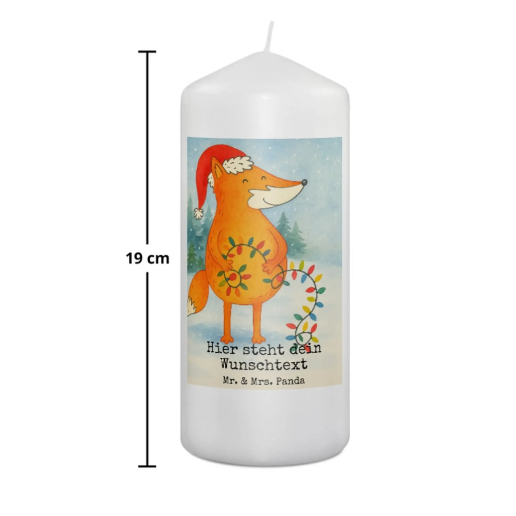 Personalisierte Kerze Fuchs Weihnachten Design Stearinkerze Mit Gravur, Andachtskerze Mit Namensgravur, LED-Kerze Mit Wunschname, Fair-Trade-Kerze Mit Namensgravur, Teelicht Mit Namensdruck, Tischkerze Mit Namensdruck, Osterkerze Mit Namen, Handgemachte Kerze Mit Wunschname, Adventskerze Mit Wunschname, Glas-Kerze Mit Wunschname, Votivkerze Mit Wunschname, Kerze Mit Namen, Taufekerze Mit Namensgravur, Kerze Für Geburtstag Mit Wunschname, Schwimmkerze Mit Namen, Kommunionkerze Mit Namen, Bienenwachskerze Mit Wunschname, Trauerkerze Mit Namen, Laternenkerze Mit Namensdruck, Metall-Kerze Mit Namensgravur, Stumpenkerze Mit Namensgravur, Kerze Mit Prägung Und Wunschname, Handgegossene Kerze Mit Namen, Personalisierte Kerze, Duftkerze Mit Namen, Kerzen-Set Mit Namensgravur, Streukerze Mit Namensdruck, Stabkerze Mit Gravur, Kerze Für Hochzeit Mit Namensgravur, Blockkerze Mit Namensdruck, Kerze Mit Spruch Und Namen, Gartenkerze Mit Namen, Outdoor-Kerze Mit Namensgravur, Holz-Kerze Mit Namen, Tafelkerze Mit Wunschname, Grabkerze Mit Namensgravur, Sojawachskerze Mit Namensdruck, Weihnachtskerze Mit Namensgravur, Gedenkkerze Mit Namen, Firmungskerze Mit Wunschname, Bio-Kerze Mit Wunschname, Gastgeschenk Kerze Mit Namen, Winter, Weihnachten, Weihnachtsdeko, Nikolaus, Advent, Heiligabend, Wintermotiv, Spruch schön, Geschenk Weihnachten, Füchse, Fuchs, Weihnachtsmann, Weihnachtszeit
