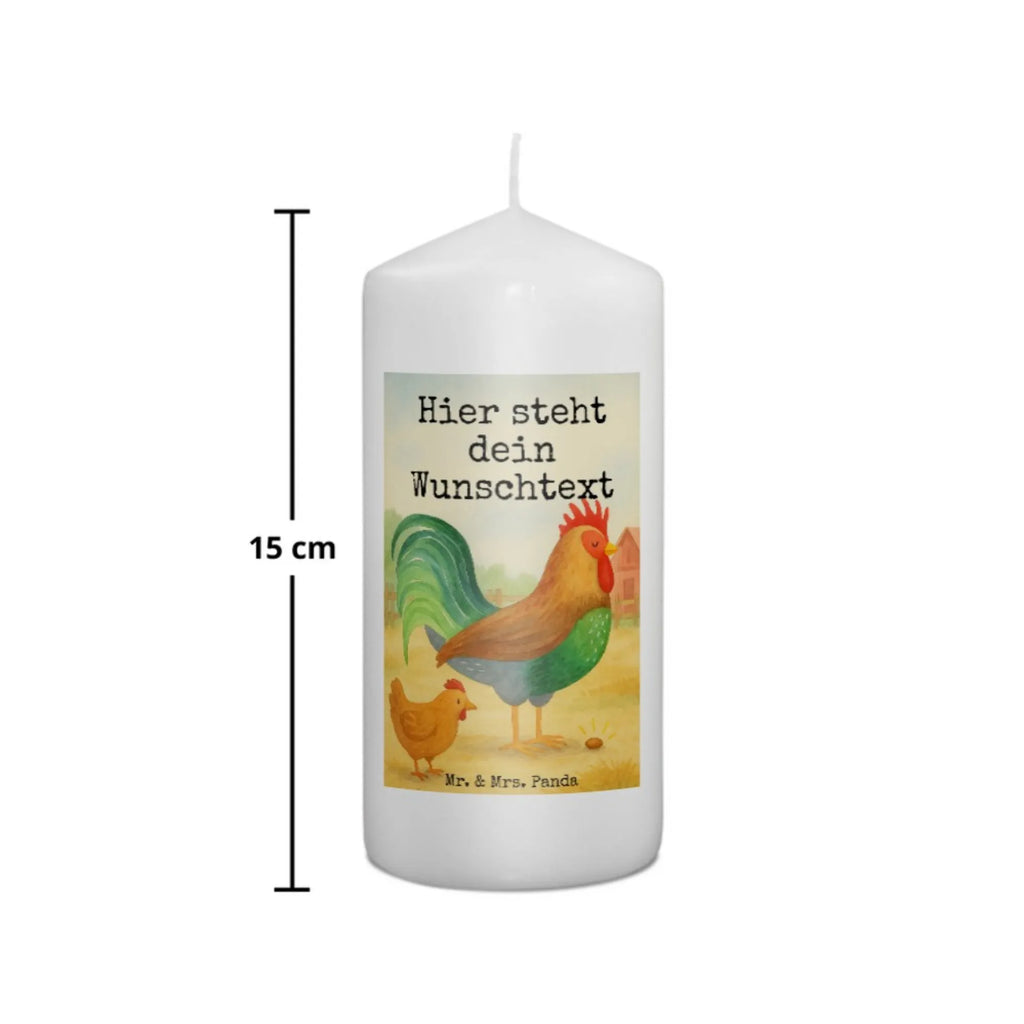 Personalisierte Kerze Hahn Korn Design Grabkerze Mit Namensgravur, Kerzen-Set Mit Namensgravur, Adventskerze Mit Wunschname, Tischkerze Mit Namensdruck, Metall-Kerze Mit Namensgravur, Kerze Für Geburtstag Mit Wunschname, Stearinkerze Mit Gravur, Fair-Trade-Kerze Mit Namensgravur, Sojawachskerze Mit Namensdruck, Streukerze Mit Namensdruck, Kerze Mit Namen, Handgegossene Kerze Mit Namen, Weihnachtskerze Mit Namensgravur, Trauerkerze Mit Namen, Gastgeschenk Kerze Mit Namen, Handgemachte Kerze Mit Wunschname, Holz-Kerze Mit Namen, Blockkerze Mit Namensdruck, Andachtskerze Mit Namensgravur, Taufekerze Mit Namensgravur, Glas-Kerze Mit Wunschname, Personalisierte Kerze, Kommunionkerze Mit Namen, Firmungskerze Mit Wunschname, Gedenkkerze Mit Namen, Kerze Mit Prägung Und Wunschname, Kerze Mit Spruch Und Namen, Outdoor-Kerze Mit Namensgravur, Stumpenkerze Mit Namensgravur, Stabkerze Mit Gravur, Schwimmkerze Mit Namen, Votivkerze Mit Wunschname, LED-Kerze Mit Wunschname, Osterkerze Mit Namen, Bio-Kerze Mit Wunschname, Kerze Für Hochzeit Mit Namensgravur, Tafelkerze Mit Wunschname, Gartenkerze Mit Namen, Duftkerze Mit Namen, Bienenwachskerze Mit Wunschname, Teelicht Mit Namensdruck, Laternenkerze Mit Namensdruck, Bauernhof, Hoftiere, Landwirt, Landwirtin, Henne, Eier, Natur, Hahn, Korn