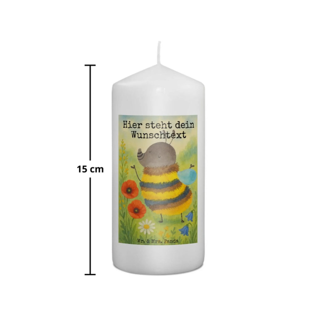 Personalisierte Kerze Hummel flauschig Design Kommunionkerze Mit Namen, Stearinkerze Mit Gravur, Duftkerze Mit Namen, Fair-Trade-Kerze Mit Namensgravur, Kerze Mit Namen, Gastgeschenk Kerze Mit Namen, Streukerze Mit Namensdruck, Outdoor-Kerze Mit Namensgravur, Weihnachtskerze Mit Namensgravur, Grabkerze Mit Namensgravur, Kerzen-Set Mit Namensgravur, Bienenwachskerze Mit Wunschname, Adventskerze Mit Wunschname, Andachtskerze Mit Namensgravur, Gartenkerze Mit Namen, Tischkerze Mit Namensdruck, Firmungskerze Mit Wunschname, Osterkerze Mit Namen, Kerze Für Hochzeit Mit Namensgravur, Bio-Kerze Mit Wunschname, Gedenkkerze Mit Namen, Handgegossene Kerze Mit Namen, Handgemachte Kerze Mit Wunschname, Kerze Mit Prägung Und Wunschname, Trauerkerze Mit Namen, Stabkerze Mit Gravur, Teelicht Mit Namensdruck, Schwimmkerze Mit Namen, Glas-Kerze Mit Wunschname, Metall-Kerze Mit Namensgravur, Tafelkerze Mit Wunschname, Stumpenkerze Mit Namensgravur, Blockkerze Mit Namensdruck, Laternenkerze Mit Namensdruck, Holz-Kerze Mit Namen, LED-Kerze Mit Wunschname, Kerze Für Geburtstag Mit Wunschname, Kerze Mit Spruch Und Namen, Sojawachskerze Mit Namensdruck, Personalisierte Kerze, Votivkerze Mit Wunschname, Taufekerze Mit Namensgravur, Tiermotive, Gute Laune, lustige Sprüche, Tiere, Biene, Flauschig, Blume, Hummel, Natur