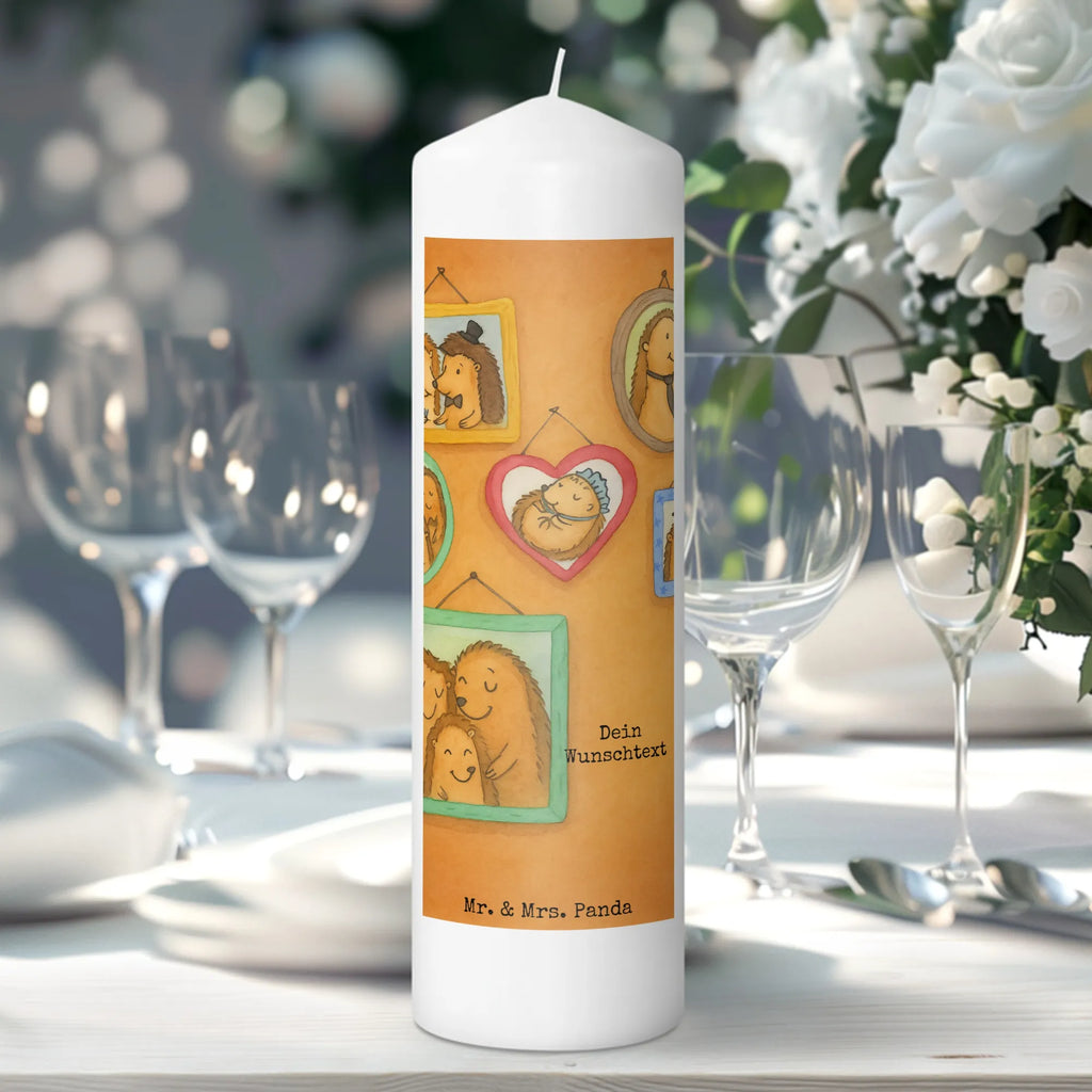 Personalisierte Kerze Igel Familie Design Teelicht Mit Namensdruck, Tischkerze Mit Namensdruck, Handgemachte Kerze Mit Wunschname, Gedenkkerze Mit Namen, Sojawachskerze Mit Namensdruck, Metall-Kerze Mit Namensgravur, Trauerkerze Mit Namen, Stearinkerze Mit Gravur, Fair-Trade-Kerze Mit Namensgravur, Kerze Mit Prägung Und Wunschname, Kerze Für Geburtstag Mit Wunschname, Gastgeschenk Kerze Mit Namen, Streukerze Mit Namensdruck, Osterkerze Mit Namen, Andachtskerze Mit Namensgravur, Kerze Mit Namen, LED-Kerze Mit Wunschname, Duftkerze Mit Namen, Blockkerze Mit Namensdruck, Kerze Mit Spruch Und Namen, Holz-Kerze Mit Namen, Firmungskerze Mit Wunschname, Personalisierte Kerze, Weihnachtskerze Mit Namensgravur, Stabkerze Mit Gravur, Adventskerze Mit Wunschname, Outdoor-Kerze Mit Namensgravur, Glas-Kerze Mit Wunschname, Grabkerze Mit Namensgravur, Handgegossene Kerze Mit Namen, Bienenwachskerze Mit Wunschname, Taufekerze Mit Namensgravur, Schwimmkerze Mit Namen, Kommunionkerze Mit Namen, Kerzen-Set Mit Namensgravur, Gartenkerze Mit Namen, Tafelkerze Mit Wunschname, Stumpenkerze Mit Namensgravur, Kerze Für Hochzeit Mit Namensgravur, Votivkerze Mit Wunschname, Laternenkerze Mit Namensdruck, Bio-Kerze Mit Wunschname, Familie, Vatertag, Muttertag, Bruder, Schwester, Mama, Papa, Oma, Opa, Igel, Zusammenhalt, Liebe, Bilder, Glück