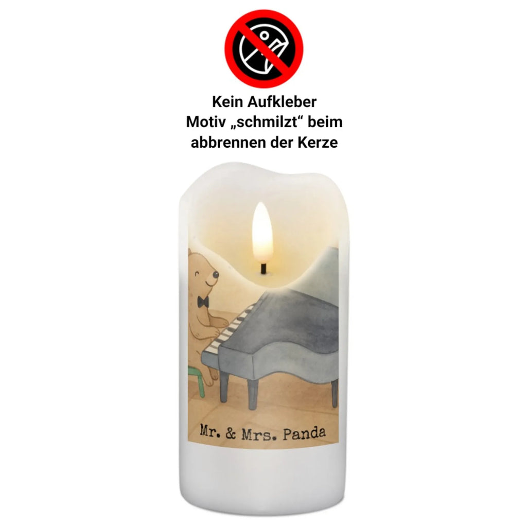 Personalisierte Kerze Bär Klavier Design LED-Kerze Mit Wunschname, Gedenkkerze Mit Namen, Stumpenkerze Mit Namensgravur, Votivkerze Mit Wunschname, Tafelkerze Mit Wunschname, Weihnachtskerze Mit Namensgravur, Bio-Kerze Mit Wunschname, Fair-Trade-Kerze Mit Namensgravur, Kommunionkerze Mit Namen, Gastgeschenk Kerze Mit Namen, Outdoor-Kerze Mit Namensgravur, Sojawachskerze Mit Namensdruck, Stabkerze Mit Gravur, Kerze Für Geburtstag Mit Wunschname, Andachtskerze Mit Namensgravur, Handgegossene Kerze Mit Namen, Laternenkerze Mit Namensdruck, Kerze Für Hochzeit Mit Namensgravur, Teelicht Mit Namensdruck, Osterkerze Mit Namen, Adventskerze Mit Wunschname, Handgemachte Kerze Mit Wunschname, Taufekerze Mit Namensgravur, Trauerkerze Mit Namen, Duftkerze Mit Namen, Kerze Mit Spruch Und Namen, Glas-Kerze Mit Wunschname, Kerze Mit Prägung Und Wunschname, Gartenkerze Mit Namen, Firmungskerze Mit Wunschname, Tischkerze Mit Namensdruck, Holz-Kerze Mit Namen, Streukerze Mit Namensdruck, Kerze Mit Namen, Stearinkerze Mit Gravur, Personalisierte Kerze, Blockkerze Mit Namensdruck, Metall-Kerze Mit Namensgravur, Bienenwachskerze Mit Wunschname, Grabkerze Mit Namensgravur, Kerzen-Set Mit Namensgravur, Schwimmkerze Mit Namen, Instrumente, Geschenke Musiker, Musikliebhaber, Klassik, Pianist, Konzert, Bär, Klavier, Flügel