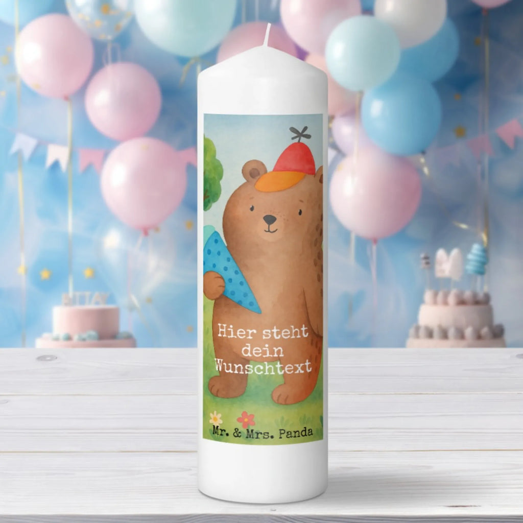 Personalisierte Kerze Bär Schultüte Design Blockkerze Mit Namensdruck, Personalisierte Kerze, Stearinkerze Mit Gravur, Schwimmkerze Mit Namen, LED-Kerze Mit Wunschname, Kerze Mit Prägung Und Wunschname, Adventskerze Mit Wunschname, Firmungskerze Mit Wunschname, Andachtskerze Mit Namensgravur, Weihnachtskerze Mit Namensgravur, Stabkerze Mit Gravur, Gastgeschenk Kerze Mit Namen, Bio-Kerze Mit Wunschname, Kerze Mit Namen, Sojawachskerze Mit Namensdruck, Streukerze Mit Namensdruck, Tafelkerze Mit Wunschname, Trauerkerze Mit Namen, Kerze Mit Spruch Und Namen, Grabkerze Mit Namensgravur, Kerzen-Set Mit Namensgravur, Metall-Kerze Mit Namensgravur, Laternenkerze Mit Namensdruck, Osterkerze Mit Namen, Kerze Für Geburtstag Mit Wunschname, Kommunionkerze Mit Namen, Duftkerze Mit Namen, Handgegossene Kerze Mit Namen, Kerze Für Hochzeit Mit Namensgravur, Fair-Trade-Kerze Mit Namensgravur, Bienenwachskerze Mit Wunschname, Taufekerze Mit Namensgravur, Handgemachte Kerze Mit Wunschname, Tischkerze Mit Namensdruck, Votivkerze Mit Wunschname, Teelicht Mit Namensdruck, Gartenkerze Mit Namen, Holz-Kerze Mit Namen, Stumpenkerze Mit Namensgravur, Glas-Kerze Mit Wunschname, Outdoor-Kerze Mit Namensgravur, Gedenkkerze Mit Namen, Bär, Teddy, Teddybär, Schulanfang, Schule Geschenk, Grundschule, Erster Schultag Geschenk, Bär Motiv, Schulbeginn, Einschulung Geschenk, Schultüte