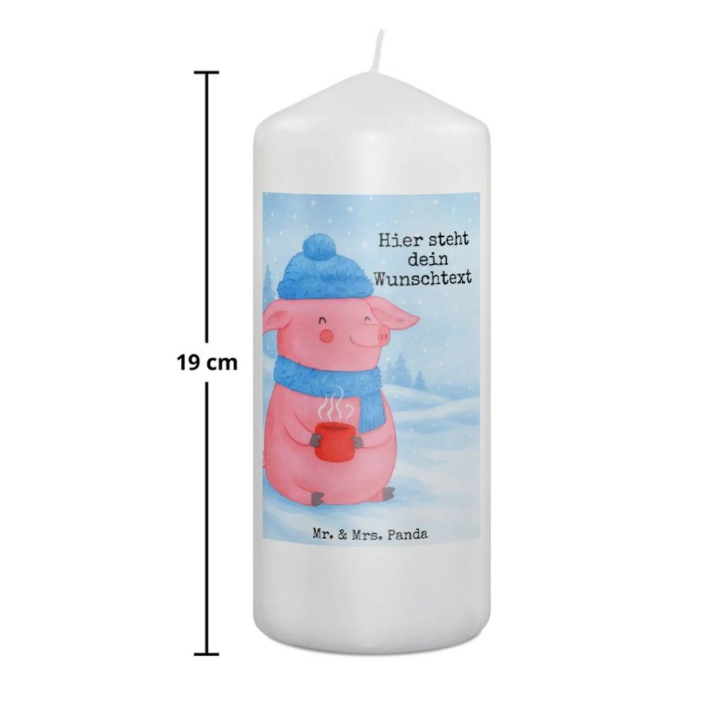 Personalisierte Kerze Schwein Glühwein Design Kerze Mit Spruch Und Namen, Holz-Kerze Mit Namen, Kerzen-Set Mit Namensgravur, Kerze Mit Namen, Andachtskerze Mit Namensgravur, Outdoor-Kerze Mit Namensgravur, Stabkerze Mit Gravur, Bienenwachskerze Mit Wunschname, Handgegossene Kerze Mit Namen, Fair-Trade-Kerze Mit Namensgravur, Sojawachskerze Mit Namensdruck, Duftkerze Mit Namen, Kommunionkerze Mit Namen, Gedenkkerze Mit Namen, Kerze Für Hochzeit Mit Namensgravur, Weihnachtskerze Mit Namensgravur, Kerze Mit Prägung Und Wunschname, Metall-Kerze Mit Namensgravur, Stearinkerze Mit Gravur, Glas-Kerze Mit Wunschname, Bio-Kerze Mit Wunschname, Gartenkerze Mit Namen, Streukerze Mit Namensdruck, Kerze Für Geburtstag Mit Wunschname, Blockkerze Mit Namensdruck, Gastgeschenk Kerze Mit Namen, Grabkerze Mit Namensgravur, Tafelkerze Mit Wunschname, Teelicht Mit Namensdruck, Laternenkerze Mit Namensdruck, Personalisierte Kerze, Handgemachte Kerze Mit Wunschname, Firmungskerze Mit Wunschname, Votivkerze Mit Wunschname, Osterkerze Mit Namen, Stumpenkerze Mit Namensgravur, Trauerkerze Mit Namen, LED-Kerze Mit Wunschname, Taufekerze Mit Namensgravur, Adventskerze Mit Wunschname, Tischkerze Mit Namensdruck, Schwimmkerze Mit Namen, Winter, Weihnachten, Weihnachtsdeko, Nikolaus, Advent, Heiligabend, Wintermotiv, Weihnachtsmarkt, Punsch, Glühschwein, Glühwein