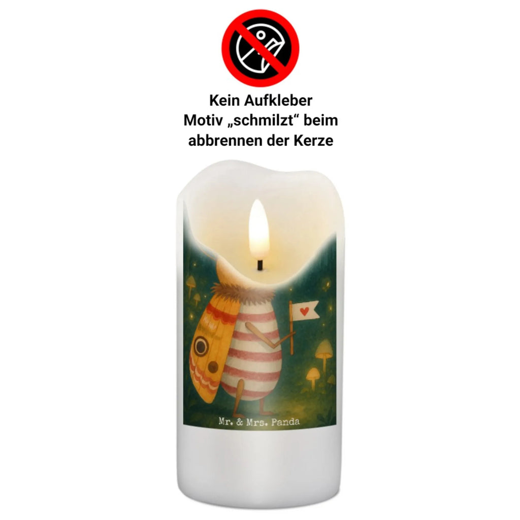 Personalisierte Kerze Nachtfalter Fähnchen Design Blockkerze Mit Namensdruck, Grabkerze Mit Namensgravur, Weihnachtskerze Mit Namensgravur, Holz-Kerze Mit Namen, Gastgeschenk Kerze Mit Namen, Personalisierte Kerze, Schwimmkerze Mit Namen, Tafelkerze Mit Wunschname, Streukerze Mit Namensdruck, Kerzen-Set Mit Namensgravur, Glas-Kerze Mit Wunschname, Handgemachte Kerze Mit Wunschname, Taufekerze Mit Namensgravur, Bio-Kerze Mit Wunschname, Tischkerze Mit Namensdruck, Osterkerze Mit Namen, Gedenkkerze Mit Namen, Votivkerze Mit Wunschname, Stumpenkerze Mit Namensgravur, Trauerkerze Mit Namen, Laternenkerze Mit Namensdruck, Teelicht Mit Namensdruck, Firmungskerze Mit Wunschname, LED-Kerze Mit Wunschname, Kerze Mit Namen, Gartenkerze Mit Namen, Fair-Trade-Kerze Mit Namensgravur, Kerze Mit Spruch Und Namen, Andachtskerze Mit Namensgravur, Kerze Für Hochzeit Mit Namensgravur, Handgegossene Kerze Mit Namen, Bienenwachskerze Mit Wunschname, Outdoor-Kerze Mit Namensgravur, Metall-Kerze Mit Namensgravur, Kerze Für Geburtstag Mit Wunschname, Sojawachskerze Mit Namensdruck, Duftkerze Mit Namen, Stabkerze Mit Gravur, Stearinkerze Mit Gravur, Kommunionkerze Mit Namen, Kerze Mit Prägung Und Wunschname, Adventskerze Mit Wunschname, Tiermotive, Gute Laune, lustige Sprüche, Tiere, Spruch witzig, Küche Deko, Käfer, Spruch lustig, niedlich, süß, Nachtfalter, Was kostet die Welt