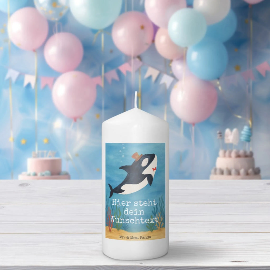 Personalisierte Kerze Orca Zylinder Design Personalisierte Kerze, Schwimmkerze Mit Namen, Kerze Für Hochzeit Mit Namensgravur, Sojawachskerze Mit Namensdruck, Handgemachte Kerze Mit Wunschname, Gedenkkerze Mit Namen, Kerze Für Geburtstag Mit Wunschname, Kerze Mit Namen, Grabkerze Mit Namensgravur, Trauerkerze Mit Namen, Kerze Mit Spruch Und Namen, Streukerze Mit Namensdruck, Laternenkerze Mit Namensdruck, Bio-Kerze Mit Wunschname, Adventskerze Mit Wunschname, Handgegossene Kerze Mit Namen, Taufekerze Mit Namensgravur, Fair-Trade-Kerze Mit Namensgravur, Votivkerze Mit Wunschname, Osterkerze Mit Namen, Kerze Mit Prägung Und Wunschname, Gastgeschenk Kerze Mit Namen, Holz-Kerze Mit Namen, Stabkerze Mit Gravur, Firmungskerze Mit Wunschname, Stearinkerze Mit Gravur, Kommunionkerze Mit Namen, Gartenkerze Mit Namen, Bienenwachskerze Mit Wunschname, Tafelkerze Mit Wunschname, Tischkerze Mit Namensdruck, Outdoor-Kerze Mit Namensgravur, Weihnachtskerze Mit Namensgravur, Blockkerze Mit Namensdruck, LED-Kerze Mit Wunschname, Stumpenkerze Mit Namensgravur, Metall-Kerze Mit Namensgravur, Duftkerze Mit Namen, Andachtskerze Mit Namensgravur, Kerzen-Set Mit Namensgravur, Glas-Kerze Mit Wunschname, Teelicht Mit Namensdruck, Meerestiere, Meer, Urlaub, Glückwunsch, Glitzer, Fete, Feier, Konfetti, Fest, Glitter, Orca, Geburtstag, Narwal