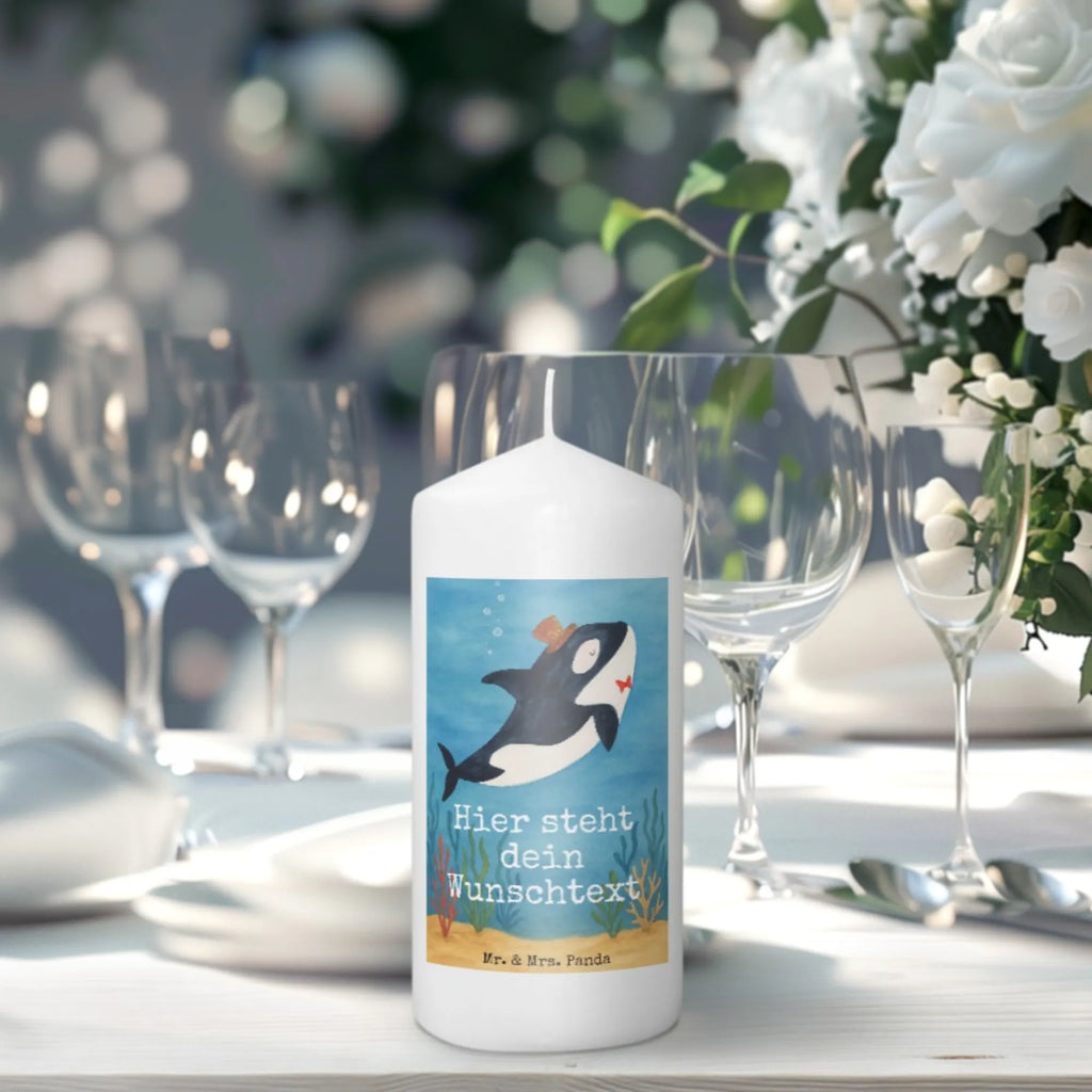 Personalisierte Kerze Orca Zylinder Design Personalisierte Kerze, Schwimmkerze Mit Namen, Kerze Für Hochzeit Mit Namensgravur, Sojawachskerze Mit Namensdruck, Handgemachte Kerze Mit Wunschname, Gedenkkerze Mit Namen, Kerze Für Geburtstag Mit Wunschname, Kerze Mit Namen, Grabkerze Mit Namensgravur, Trauerkerze Mit Namen, Kerze Mit Spruch Und Namen, Streukerze Mit Namensdruck, Laternenkerze Mit Namensdruck, Bio-Kerze Mit Wunschname, Adventskerze Mit Wunschname, Handgegossene Kerze Mit Namen, Taufekerze Mit Namensgravur, Fair-Trade-Kerze Mit Namensgravur, Votivkerze Mit Wunschname, Osterkerze Mit Namen, Kerze Mit Prägung Und Wunschname, Gastgeschenk Kerze Mit Namen, Holz-Kerze Mit Namen, Stabkerze Mit Gravur, Firmungskerze Mit Wunschname, Stearinkerze Mit Gravur, Kommunionkerze Mit Namen, Gartenkerze Mit Namen, Bienenwachskerze Mit Wunschname, Tafelkerze Mit Wunschname, Tischkerze Mit Namensdruck, Outdoor-Kerze Mit Namensgravur, Weihnachtskerze Mit Namensgravur, Blockkerze Mit Namensdruck, LED-Kerze Mit Wunschname, Stumpenkerze Mit Namensgravur, Metall-Kerze Mit Namensgravur, Duftkerze Mit Namen, Andachtskerze Mit Namensgravur, Kerzen-Set Mit Namensgravur, Glas-Kerze Mit Wunschname, Teelicht Mit Namensdruck, Meerestiere, Meer, Urlaub, Glückwunsch, Glitzer, Fete, Feier, Konfetti, Fest, Glitter, Orca, Geburtstag, Narwal