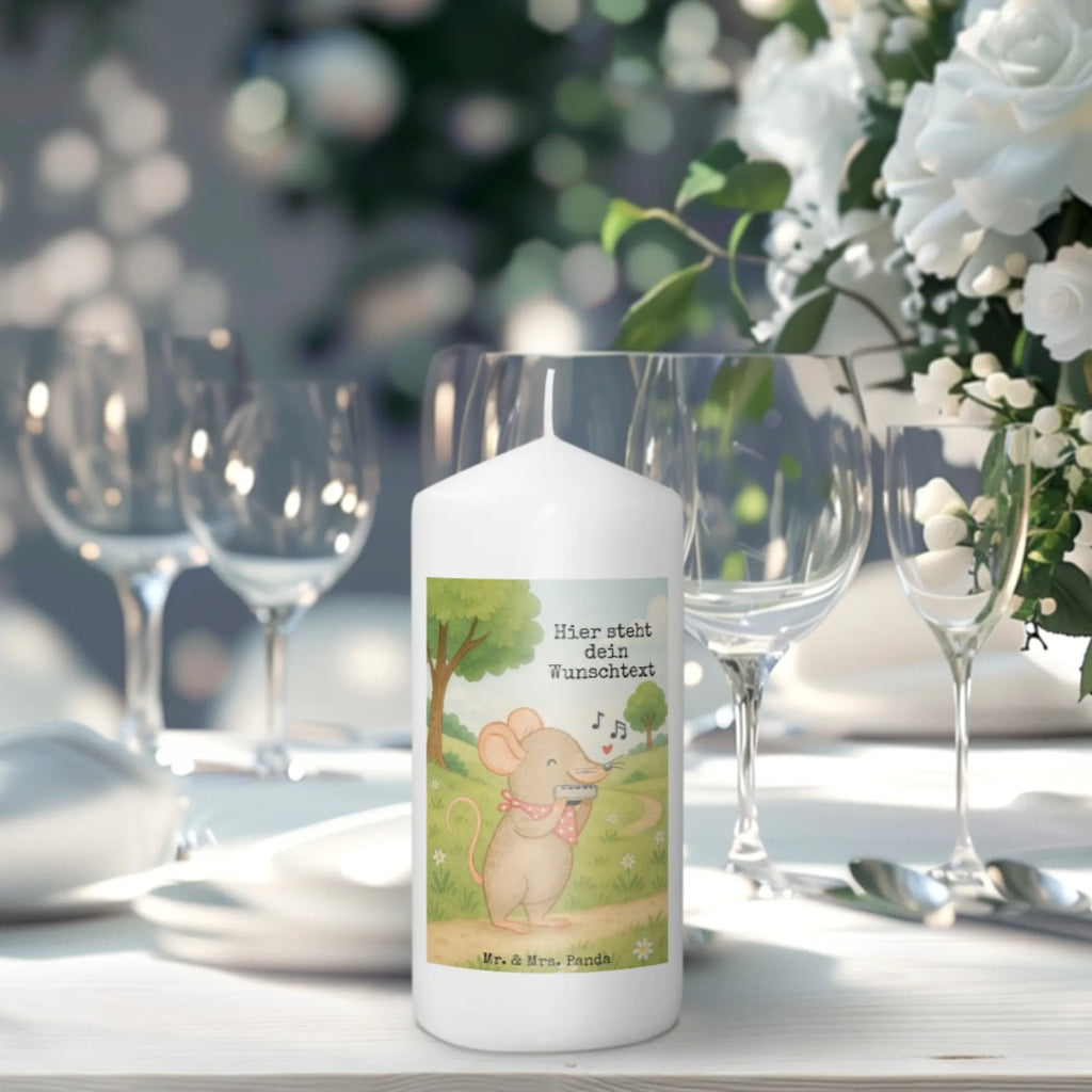 Personalisierte Kerze Maus Mundharmonika Design Streukerze Mit Namensdruck, Sojawachskerze Mit Namensdruck, Kerze Für Geburtstag Mit Wunschname, Kerze Für Hochzeit Mit Namensgravur, Adventskerze Mit Wunschname, Kommunionkerze Mit Namen, Tafelkerze Mit Wunschname, Teelicht Mit Namensdruck, Gastgeschenk Kerze Mit Namen, Laternenkerze Mit Namensdruck, Taufekerze Mit Namensgravur, Andachtskerze Mit Namensgravur, Firmungskerze Mit Wunschname, Schwimmkerze Mit Namen, Osterkerze Mit Namen, Stabkerze Mit Gravur, Glas-Kerze Mit Wunschname, Kerze Mit Spruch Und Namen, Trauerkerze Mit Namen, Outdoor-Kerze Mit Namensgravur, Kerze Mit Namen, Kerze Mit Prägung Und Wunschname, Handgegossene Kerze Mit Namen, Gedenkkerze Mit Namen, Fair-Trade-Kerze Mit Namensgravur, Handgemachte Kerze Mit Wunschname, Duftkerze Mit Namen, Stearinkerze Mit Gravur, Kerzen-Set Mit Namensgravur, Blockkerze Mit Namensdruck, Holz-Kerze Mit Namen, Stumpenkerze Mit Namensgravur, Gartenkerze Mit Namen, Grabkerze Mit Namensgravur, Bienenwachskerze Mit Wunschname, LED-Kerze Mit Wunschname, Weihnachtskerze Mit Namensgravur, Tischkerze Mit Namensdruck, Personalisierte Kerze, Bio-Kerze Mit Wunschname, Metall-Kerze Mit Namensgravur, Votivkerze Mit Wunschname, Instrumente, Geschenke Musiker, Musikliebhaber, Mundharmonika, Lagerfeuer, Gesang, Maus