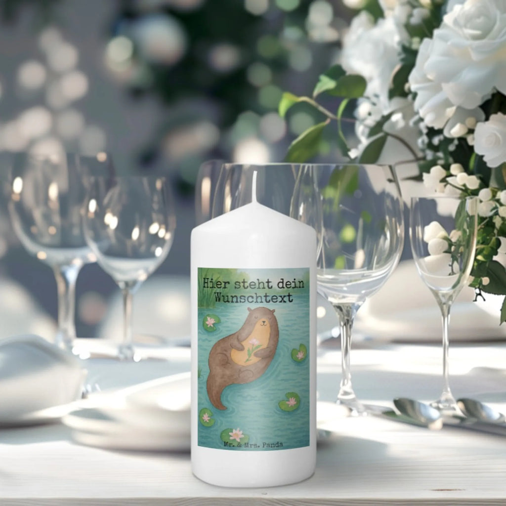 Personalisierte Kerze Otter Seerose Design Trauerkerze Mit Namen, Kerze Für Hochzeit Mit Namensgravur, Schwimmkerze Mit Namen, Stumpenkerze Mit Namensgravur, Kerze Mit Namen, Weihnachtskerze Mit Namensgravur, Streukerze Mit Namensdruck, Outdoor-Kerze Mit Namensgravur, Kerze Mit Spruch Und Namen, Taufekerze Mit Namensgravur, Bienenwachskerze Mit Wunschname, LED-Kerze Mit Wunschname, Handgegossene Kerze Mit Namen, Stabkerze Mit Gravur, Teelicht Mit Namensdruck, Blockkerze Mit Namensdruck, Sojawachskerze Mit Namensdruck, Gartenkerze Mit Namen, Laternenkerze Mit Namensdruck, Tafelkerze Mit Wunschname, Metall-Kerze Mit Namensgravur, Adventskerze Mit Wunschname, Kommunionkerze Mit Namen, Votivkerze Mit Wunschname, Bio-Kerze Mit Wunschname, Fair-Trade-Kerze Mit Namensgravur, Osterkerze Mit Namen, Personalisierte Kerze, Glas-Kerze Mit Wunschname, Kerze Für Geburtstag Mit Wunschname, Duftkerze Mit Namen, Kerzen-Set Mit Namensgravur, Grabkerze Mit Namensgravur, Andachtskerze Mit Namensgravur, Gastgeschenk Kerze Mit Namen, Gedenkkerze Mit Namen, Stearinkerze Mit Gravur, Tischkerze Mit Namensdruck, Handgemachte Kerze Mit Wunschname, Firmungskerze Mit Wunschname, Holz-Kerze Mit Namen, Kerze Mit Prägung Und Wunschname, Otter, Fischotter, Seeotter, Otter Seeotter See Otter