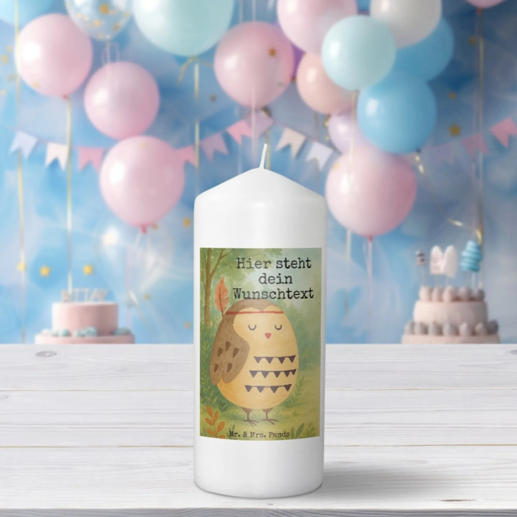Personalisierte Kerze Eule Federschmuck Design Taufekerze Mit Namensgravur, Kerze Mit Spruch Und Namen, Streukerze Mit Namensdruck, Grabkerze Mit Namensgravur, Personalisierte Kerze, Schwimmkerze Mit Namen, Kerze Für Hochzeit Mit Namensgravur, Handgegossene Kerze Mit Namen, Duftkerze Mit Namen, Adventskerze Mit Wunschname, Holz-Kerze Mit Namen, Teelicht Mit Namensdruck, Votivkerze Mit Wunschname, Trauerkerze Mit Namen, Kerze Mit Namen, Gedenkkerze Mit Namen, Metall-Kerze Mit Namensgravur, Tischkerze Mit Namensdruck, Fair-Trade-Kerze Mit Namensgravur, Stumpenkerze Mit Namensgravur, Stabkerze Mit Gravur, Bienenwachskerze Mit Wunschname, LED-Kerze Mit Wunschname, Andachtskerze Mit Namensgravur, Kommunionkerze Mit Namen, Laternenkerze Mit Namensdruck, Gartenkerze Mit Namen, Kerzen-Set Mit Namensgravur, Weihnachtskerze Mit Namensgravur, Bio-Kerze Mit Wunschname, Stearinkerze Mit Gravur, Kerze Mit Prägung Und Wunschname, Gastgeschenk Kerze Mit Namen, Blockkerze Mit Namensdruck, Outdoor-Kerze Mit Namensgravur, Sojawachskerze Mit Namensdruck, Glas-Kerze Mit Wunschname, Firmungskerze Mit Wunschname, Osterkerze Mit Namen, Handgemachte Kerze Mit Wunschname, Kerze Für Geburtstag Mit Wunschname, Tafelkerze Mit Wunschname, Eule, Dekoration, Owl, Federschmuck, Das Leben ist ein Abenteuer, Reisespruch, Eule Deko