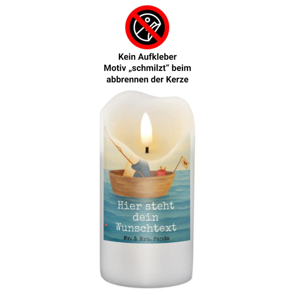 Personalisierte Kerze Pinguin Angelboot Design Taufekerze Mit Namensgravur, Kerze Mit Prägung Und Wunschname, Schwimmkerze Mit Namen, Kerze Mit Namen, Blockkerze Mit Namensdruck, Gastgeschenk Kerze Mit Namen, Gedenkkerze Mit Namen, Kerze Für Hochzeit Mit Namensgravur, Laternenkerze Mit Namensdruck, Stumpenkerze Mit Namensgravur, Adventskerze Mit Wunschname, Sojawachskerze Mit Namensdruck, Bienenwachskerze Mit Wunschname, Holz-Kerze Mit Namen, Fair-Trade-Kerze Mit Namensgravur, Kerzen-Set Mit Namensgravur, Bio-Kerze Mit Wunschname, Handgegossene Kerze Mit Namen, Andachtskerze Mit Namensgravur, Grabkerze Mit Namensgravur, Weihnachtskerze Mit Namensgravur, Stabkerze Mit Gravur, Stearinkerze Mit Gravur, Duftkerze Mit Namen, Tafelkerze Mit Wunschname, Tischkerze Mit Namensdruck, Trauerkerze Mit Namen, Teelicht Mit Namensdruck, Votivkerze Mit Wunschname, Streukerze Mit Namensdruck, Gartenkerze Mit Namen, Handgemachte Kerze Mit Wunschname, Kerze Für Geburtstag Mit Wunschname, Kerze Mit Spruch Und Namen, Kommunionkerze Mit Namen, Osterkerze Mit Namen, Outdoor-Kerze Mit Namensgravur, Personalisierte Kerze, Metall-Kerze Mit Namensgravur, Glas-Kerze Mit Wunschname, Firmungskerze Mit Wunschname, LED-Kerze Mit Wunschname, Pinguin, Trennung, Angeln, Pinguine, genießen, Angelboot, Neuanfang, Scheidung, Motivation, Boot, Neustart, Leben, Geschenkidee Liebeskummer, Lebenslust