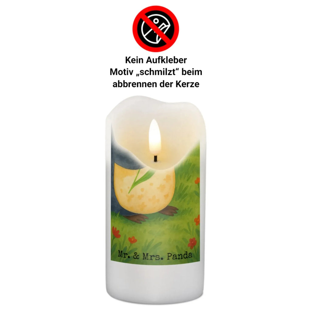 Personalisierte Kerze Pinguin Blumen Design Grabkerze Mit Namensgravur, Kerze Mit Spruch Und Namen, Kerze Mit Namen, Stabkerze Mit Gravur, Handgemachte Kerze Mit Wunschname, Fair-Trade-Kerze Mit Namensgravur, Stearinkerze Mit Gravur, LED-Kerze Mit Wunschname, Stumpenkerze Mit Namensgravur, Votivkerze Mit Wunschname, Outdoor-Kerze Mit Namensgravur, Teelicht Mit Namensdruck, Laternenkerze Mit Namensdruck, Glas-Kerze Mit Wunschname, Trauerkerze Mit Namen, Firmungskerze Mit Wunschname, Bienenwachskerze Mit Wunschname, Tischkerze Mit Namensdruck, Sojawachskerze Mit Namensdruck, Osterkerze Mit Namen, Gartenkerze Mit Namen, Schwimmkerze Mit Namen, Blockkerze Mit Namensdruck, Streukerze Mit Namensdruck, Personalisierte Kerze, Handgegossene Kerze Mit Namen, Kerze Mit Prägung Und Wunschname, Bio-Kerze Mit Wunschname, Duftkerze Mit Namen, Kerzen-Set Mit Namensgravur, Holz-Kerze Mit Namen, Metall-Kerze Mit Namensgravur, Andachtskerze Mit Namensgravur, Weihnachtskerze Mit Namensgravur, Gastgeschenk Kerze Mit Namen, Kerze Für Hochzeit Mit Namensgravur, Kerze Für Geburtstag Mit Wunschname, Taufekerze Mit Namensgravur, Kommunionkerze Mit Namen, Gedenkkerze Mit Namen, Tafelkerze Mit Wunschname, Adventskerze Mit Wunschname, Pinguin, Geschenkidee, Lebenslust, Universum, Leben, Wünsche, Ziele, Lebensziele, Motivation, Pinguine, Blumenkranz, Liebeskummer
