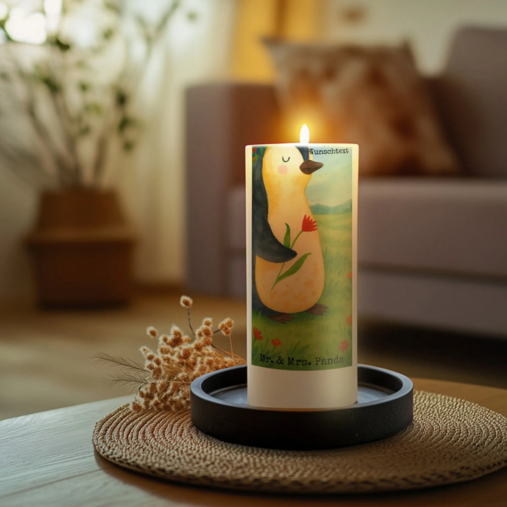 Personalisierte Kerze Pinguin Blumen Design Grabkerze Mit Namensgravur, Kerze Mit Spruch Und Namen, Kerze Mit Namen, Stabkerze Mit Gravur, Handgemachte Kerze Mit Wunschname, Fair-Trade-Kerze Mit Namensgravur, Stearinkerze Mit Gravur, LED-Kerze Mit Wunschname, Stumpenkerze Mit Namensgravur, Votivkerze Mit Wunschname, Outdoor-Kerze Mit Namensgravur, Teelicht Mit Namensdruck, Laternenkerze Mit Namensdruck, Glas-Kerze Mit Wunschname, Trauerkerze Mit Namen, Firmungskerze Mit Wunschname, Bienenwachskerze Mit Wunschname, Tischkerze Mit Namensdruck, Sojawachskerze Mit Namensdruck, Osterkerze Mit Namen, Gartenkerze Mit Namen, Schwimmkerze Mit Namen, Blockkerze Mit Namensdruck, Streukerze Mit Namensdruck, Personalisierte Kerze, Handgegossene Kerze Mit Namen, Kerze Mit Prägung Und Wunschname, Bio-Kerze Mit Wunschname, Duftkerze Mit Namen, Kerzen-Set Mit Namensgravur, Holz-Kerze Mit Namen, Metall-Kerze Mit Namensgravur, Andachtskerze Mit Namensgravur, Weihnachtskerze Mit Namensgravur, Gastgeschenk Kerze Mit Namen, Kerze Für Hochzeit Mit Namensgravur, Kerze Für Geburtstag Mit Wunschname, Taufekerze Mit Namensgravur, Kommunionkerze Mit Namen, Gedenkkerze Mit Namen, Tafelkerze Mit Wunschname, Adventskerze Mit Wunschname, Pinguin, Geschenkidee, Lebenslust, Universum, Leben, Wünsche, Ziele, Lebensziele, Motivation, Pinguine, Blumenkranz, Liebeskummer