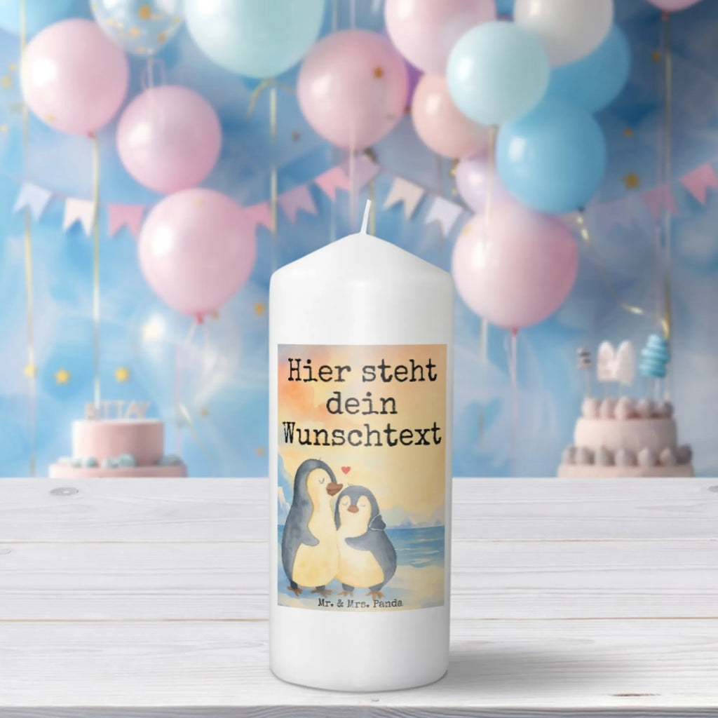 Personalisierte Kerze Pinguin umarmen Design Bio-Kerze Mit Wunschname, Holz-Kerze Mit Namen, Kerze Für Hochzeit Mit Namensgravur, Kerze Mit Spruch Und Namen, Gedenkkerze Mit Namen, Osterkerze Mit Namen, LED-Kerze Mit Wunschname, Kerze Mit Namen, Sojawachskerze Mit Namensdruck, Kerze Für Geburtstag Mit Wunschname, Metall-Kerze Mit Namensgravur, Weihnachtskerze Mit Namensgravur, Tischkerze Mit Namensdruck, Laternenkerze Mit Namensdruck, Stabkerze Mit Gravur, Schwimmkerze Mit Namen, Andachtskerze Mit Namensgravur, Taufekerze Mit Namensgravur, Kerze Mit Prägung Und Wunschname, Gastgeschenk Kerze Mit Namen, Handgegossene Kerze Mit Namen, Tafelkerze Mit Wunschname, Streukerze Mit Namensdruck, Grabkerze Mit Namensgravur, Outdoor-Kerze Mit Namensgravur, Trauerkerze Mit Namen, Kommunionkerze Mit Namen, Firmungskerze Mit Wunschname, Kerzen-Set Mit Namensgravur, Stearinkerze Mit Gravur, Stumpenkerze Mit Namensgravur, Duftkerze Mit Namen, Fair-Trade-Kerze Mit Namensgravur, Handgemachte Kerze Mit Wunschname, Gartenkerze Mit Namen, Adventskerze Mit Wunschname, Personalisierte Kerze, Votivkerze Mit Wunschname, Glas-Kerze Mit Wunschname, Teelicht Mit Namensdruck, Blockkerze Mit Namensdruck, Bienenwachskerze Mit Wunschname, Pinguin, Jahrestag, Hochzeit, Liebe, Liebesgeschenk, Hochzeitsgeschenk, Hochzeitstag, Liebesbeweis, Liebespaar, Verlobung