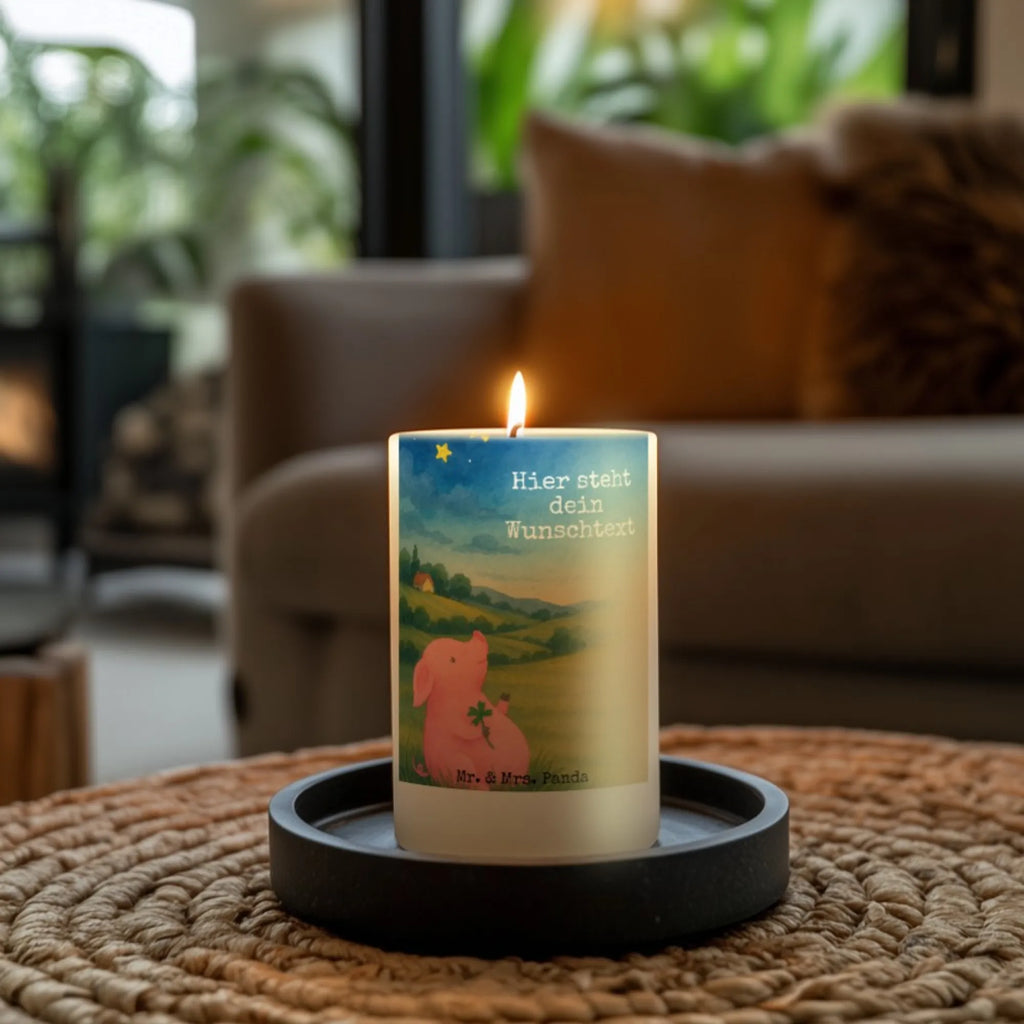 Personalisierte Kerze Schwein Glück Design Duftkerze Mit Namen, Teelicht Mit Namensdruck, Stumpenkerze Mit Namensgravur, Stearinkerze Mit Gravur, Stabkerze Mit Gravur, Osterkerze Mit Namen, Blockkerze Mit Namensdruck, Personalisierte Kerze, Taufekerze Mit Namensgravur, Gastgeschenk Kerze Mit Namen, Holz-Kerze Mit Namen, Kerze Mit Spruch Und Namen, Streukerze Mit Namensdruck, Schwimmkerze Mit Namen, Andachtskerze Mit Namensgravur, Weihnachtskerze Mit Namensgravur, Adventskerze Mit Wunschname, Firmungskerze Mit Wunschname, Laternenkerze Mit Namensdruck, Glas-Kerze Mit Wunschname, Tafelkerze Mit Wunschname, Handgemachte Kerze Mit Wunschname, Grabkerze Mit Namensgravur, Trauerkerze Mit Namen, Kommunionkerze Mit Namen, Tischkerze Mit Namensdruck, Gedenkkerze Mit Namen, Handgegossene Kerze Mit Namen, Votivkerze Mit Wunschname, Gartenkerze Mit Namen, Kerzen-Set Mit Namensgravur, Bienenwachskerze Mit Wunschname, Kerze Für Geburtstag Mit Wunschname, Sojawachskerze Mit Namensdruck, Kerze Für Hochzeit Mit Namensgravur, Kerze Mit Namen, LED-Kerze Mit Wunschname, Metall-Kerze Mit Namensgravur, Bio-Kerze Mit Wunschname, Outdoor-Kerze Mit Namensgravur, Fair-Trade-Kerze Mit Namensgravur, Kerze Mit Prägung Und Wunschname, Tiermotive, Gute Laune, lustige Sprüche, Tiere, Motivation, Glücksschwein. Glück, Schwein, Glücksbringer, Sterne, Schweinchen, Ziele, Sernchen, Träume