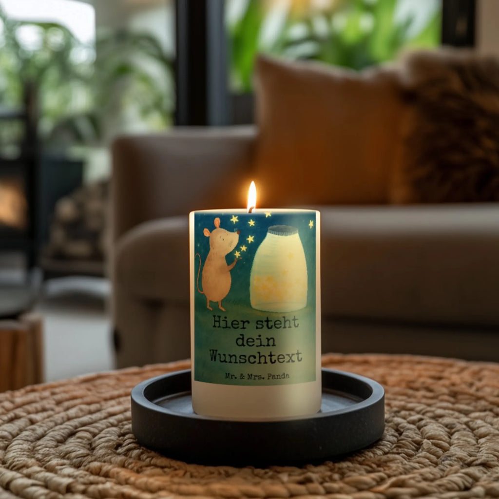 Personalisierte Kerze Maus Sterne Design Metall-Kerze Mit Namensgravur, Fair-Trade-Kerze Mit Namensgravur, Laternenkerze Mit Namensdruck, Duftkerze Mit Namen, Kerze Für Geburtstag Mit Wunschname, Adventskerze Mit Wunschname, Teelicht Mit Namensdruck, Osterkerze Mit Namen, Handgemachte Kerze Mit Wunschname, Blockkerze Mit Namensdruck, Tafelkerze Mit Wunschname, Weihnachtskerze Mit Namensgravur, Holz-Kerze Mit Namen, Gedenkkerze Mit Namen, Sojawachskerze Mit Namensdruck, Tischkerze Mit Namensdruck, Trauerkerze Mit Namen, Stabkerze Mit Gravur, Personalisierte Kerze, Firmungskerze Mit Wunschname, Kerze Für Hochzeit Mit Namensgravur, Bienenwachskerze Mit Wunschname, Glas-Kerze Mit Wunschname, Kerze Mit Namen, Kerzen-Set Mit Namensgravur, Kommunionkerze Mit Namen, Schwimmkerze Mit Namen, Handgegossene Kerze Mit Namen, Outdoor-Kerze Mit Namensgravur, Taufekerze Mit Namensgravur, Gastgeschenk Kerze Mit Namen, Stearinkerze Mit Gravur, Andachtskerze Mit Namensgravur, Kerze Mit Spruch Und Namen, Votivkerze Mit Wunschname, Bio-Kerze Mit Wunschname, Gartenkerze Mit Namen, Grabkerze Mit Namensgravur, Streukerze Mit Namensdruck, Stumpenkerze Mit Namensgravur, Kerze Mit Prägung Und Wunschname, LED-Kerze Mit Wunschname, Tiermotive, Gute Laune, lustige Sprüche, Tiere, Kindergeburtstag, Hoffnung, Wunsch, Taufgeschenk, Geburt, Geburtstag, Träume, Kind, Sterne, Schwangerschaft, Maus, erstes Kind, Taufe