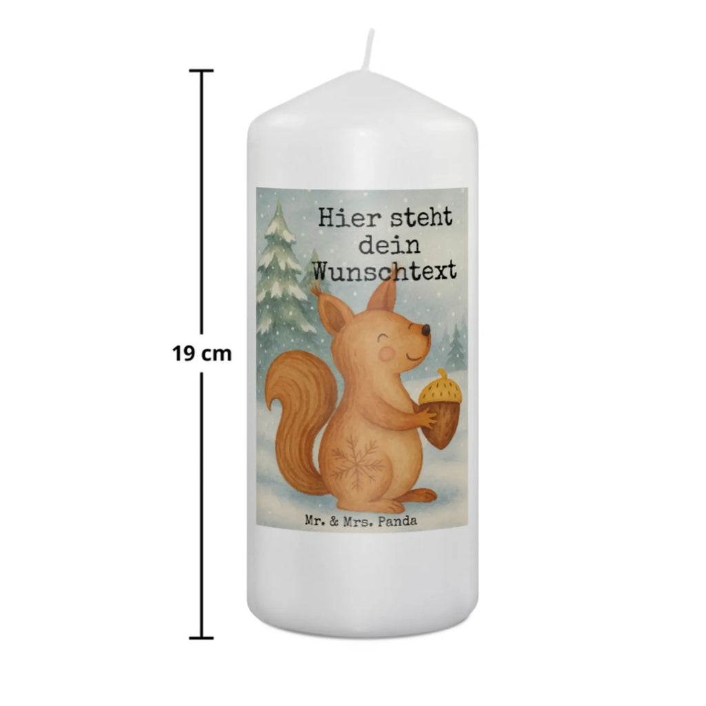 Personalisierte Kerze Eichhörnchen Weihnachten Design Handgegossene Kerze Mit Namen, Schwimmkerze Mit Namen, Bienenwachskerze Mit Wunschname, Kerzen-Set Mit Namensgravur, Kerze Für Geburtstag Mit Wunschname, Firmungskerze Mit Wunschname, Kerze Mit Namen, Laternenkerze Mit Namensdruck, Personalisierte Kerze, Teelicht Mit Namensdruck, Duftkerze Mit Namen, Blockkerze Mit Namensdruck, Sojawachskerze Mit Namensdruck, Gedenkkerze Mit Namen, Kerze Mit Spruch Und Namen, Tafelkerze Mit Wunschname, Adventskerze Mit Wunschname, Stabkerze Mit Gravur, Andachtskerze Mit Namensgravur, LED-Kerze Mit Wunschname, Kommunionkerze Mit Namen, Fair-Trade-Kerze Mit Namensgravur, Taufekerze Mit Namensgravur, Holz-Kerze Mit Namen, Weihnachtskerze Mit Namensgravur, Kerze Mit Prägung Und Wunschname, Tischkerze Mit Namensdruck, Stumpenkerze Mit Namensgravur, Grabkerze Mit Namensgravur, Outdoor-Kerze Mit Namensgravur, Votivkerze Mit Wunschname, Gastgeschenk Kerze Mit Namen, Trauerkerze Mit Namen, Streukerze Mit Namensdruck, Glas-Kerze Mit Wunschname, Metall-Kerze Mit Namensgravur, Stearinkerze Mit Gravur, Kerze Für Hochzeit Mit Namensgravur, Osterkerze Mit Namen, Bio-Kerze Mit Wunschname, Handgemachte Kerze Mit Wunschname, Gartenkerze Mit Namen, Winter, Weihnachten, Weihnachtsdeko, Nikolaus, Advent, Heiligabend, Wintermotiv, Frohe Weihnachten, Guten Rutsch, Frohes neues Jahr, Weihnachtsgruß, Neujahr, Vogel, Weihnachtsmotiv