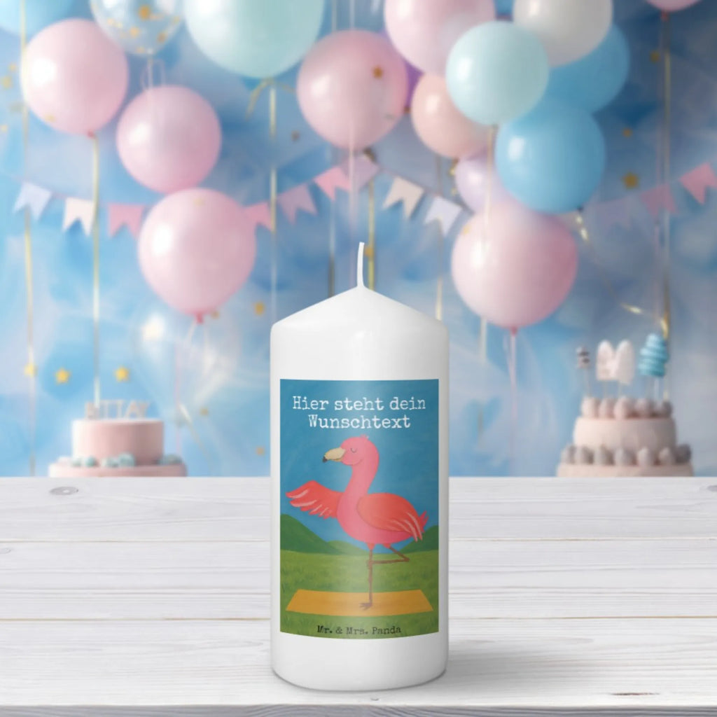 Personalisierte Kerze Flamingo Yoga Design Stearinkerze Mit Gravur, Tafelkerze Mit Wunschname, Schwimmkerze Mit Namen, Handgemachte Kerze Mit Wunschname, Bio-Kerze Mit Wunschname, Kerze Für Hochzeit Mit Namensgravur, Fair-Trade-Kerze Mit Namensgravur, Kerze Mit Prägung Und Wunschname, Tischkerze Mit Namensdruck, Bienenwachskerze Mit Wunschname, Osterkerze Mit Namen, Sojawachskerze Mit Namensdruck, Holz-Kerze Mit Namen, Laternenkerze Mit Namensdruck, Teelicht Mit Namensdruck, Stabkerze Mit Gravur, Outdoor-Kerze Mit Namensgravur, Kerzen-Set Mit Namensgravur, Trauerkerze Mit Namen, Kerze Für Geburtstag Mit Wunschname, Stumpenkerze Mit Namensgravur, Kerze Mit Namen, Gartenkerze Mit Namen, Kommunionkerze Mit Namen, Grabkerze Mit Namensgravur, Duftkerze Mit Namen, Taufekerze Mit Namensgravur, Gastgeschenk Kerze Mit Namen, Blockkerze Mit Namensdruck, LED-Kerze Mit Wunschname, Handgegossene Kerze Mit Namen, Metall-Kerze Mit Namensgravur, Gedenkkerze Mit Namen, Personalisierte Kerze, Firmungskerze Mit Wunschname, Kerze Mit Spruch Und Namen, Votivkerze Mit Wunschname, Streukerze Mit Namensdruck, Adventskerze Mit Wunschname, Glas-Kerze Mit Wunschname, Weihnachtskerze Mit Namensgravur, Andachtskerze Mit Namensgravur, Flamingo, Ärger, Achtsamkeit, Yoga, Tiefenentspannung, Aufregen, Yoga-Übung, Namaste, Entspannung, Vogel