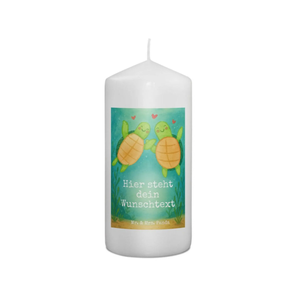 Personalisierte Kerze Schildkröten Paar Design Gastgeschenk Kerze Mit Namen, Streukerze Mit Namensdruck, Teelicht Mit Namensdruck, Handgegossene Kerze Mit Namen, Stabkerze Mit Gravur, Sojawachskerze Mit Namensdruck, Stumpenkerze Mit Namensgravur, Weihnachtskerze Mit Namensgravur, Adventskerze Mit Wunschname, Kerze Mit Spruch Und Namen, Personalisierte Kerze, Holz-Kerze Mit Namen, Outdoor-Kerze Mit Namensgravur, Tafelkerze Mit Wunschname, Kerze Mit Namen, Laternenkerze Mit Namensdruck, Stearinkerze Mit Gravur, Handgemachte Kerze Mit Wunschname, Trauerkerze Mit Namen, Grabkerze Mit Namensgravur, Kerze Mit Prägung Und Wunschname, Schwimmkerze Mit Namen, Kerzen-Set Mit Namensgravur, Tischkerze Mit Namensdruck, Bienenwachskerze Mit Wunschname, Fair-Trade-Kerze Mit Namensgravur, Kerze Für Geburtstag Mit Wunschname, Kerze Für Hochzeit Mit Namensgravur, Gedenkkerze Mit Namen, Bio-Kerze Mit Wunschname, Andachtskerze Mit Namensgravur, Votivkerze Mit Wunschname, Osterkerze Mit Namen, Blockkerze Mit Namensdruck, LED-Kerze Mit Wunschname, Gartenkerze Mit Namen, Firmungskerze Mit Wunschname, Kommunionkerze Mit Namen, Glas-Kerze Mit Wunschname, Metall-Kerze Mit Namensgravur, Duftkerze Mit Namen, Taufekerze Mit Namensgravur, Liebe, Partner, Freund, Freundin, Ehemann, Ehefrau, Heiraten, Verlobung, Heiratsantrag, Liebesgeschenk, Jahrestag, Hocheitstag, Geschenk für Partner, Valentinstag, Geschenk für Freundin, für Ehemann, Liebesbeweis, Hochzeitstag, Mitbringsel, Geschenk für Frauen, für Männer