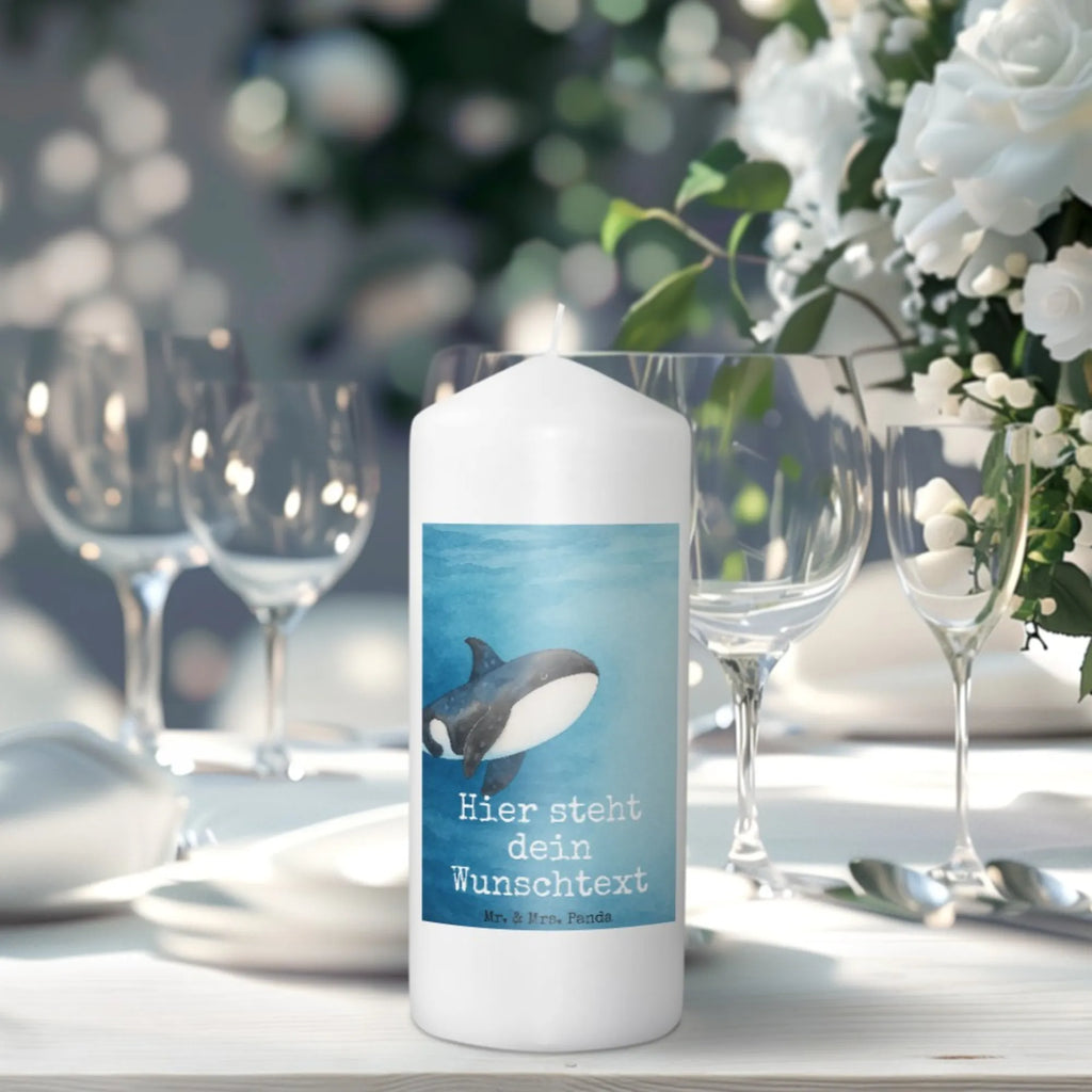 Personalisierte Kerze Orca Design Sojawachskerze Mit Namensdruck, Kerze Für Hochzeit Mit Namensgravur, Adventskerze Mit Wunschname, Votivkerze Mit Wunschname, LED-Kerze Mit Wunschname, Handgegossene Kerze Mit Namen, Trauerkerze Mit Namen, Stabkerze Mit Gravur, Grabkerze Mit Namensgravur, Tischkerze Mit Namensdruck, Bio-Kerze Mit Wunschname, Kerze Mit Namen, Outdoor-Kerze Mit Namensgravur, Holz-Kerze Mit Namen, Blockkerze Mit Namensdruck, Kerze Mit Prägung Und Wunschname, Fair-Trade-Kerze Mit Namensgravur, Kommunionkerze Mit Namen, Teelicht Mit Namensdruck, Firmungskerze Mit Wunschname, Kerze Für Geburtstag Mit Wunschname, Gedenkkerze Mit Namen, Metall-Kerze Mit Namensgravur, Stearinkerze Mit Gravur, Kerze Mit Spruch Und Namen, Duftkerze Mit Namen, Schwimmkerze Mit Namen, Streukerze Mit Namensdruck, Bienenwachskerze Mit Wunschname, Kerzen-Set Mit Namensgravur, Gartenkerze Mit Namen, Tafelkerze Mit Wunschname, Taufekerze Mit Namensgravur, Weihnachtskerze Mit Namensgravur, Handgemachte Kerze Mit Wunschname, Glas-Kerze Mit Wunschname, Gastgeschenk Kerze Mit Namen, Osterkerze Mit Namen, Andachtskerze Mit Namensgravur, Personalisierte Kerze, Stumpenkerze Mit Namensgravur, Laternenkerze Mit Namensdruck, Meerestiere, Meer, Urlaub, Motivation, Arbeit, Wal, Killerwal, Startup, Büro, Orcas, Selbstliebe, Neustart, Orca, Möglichkeiten