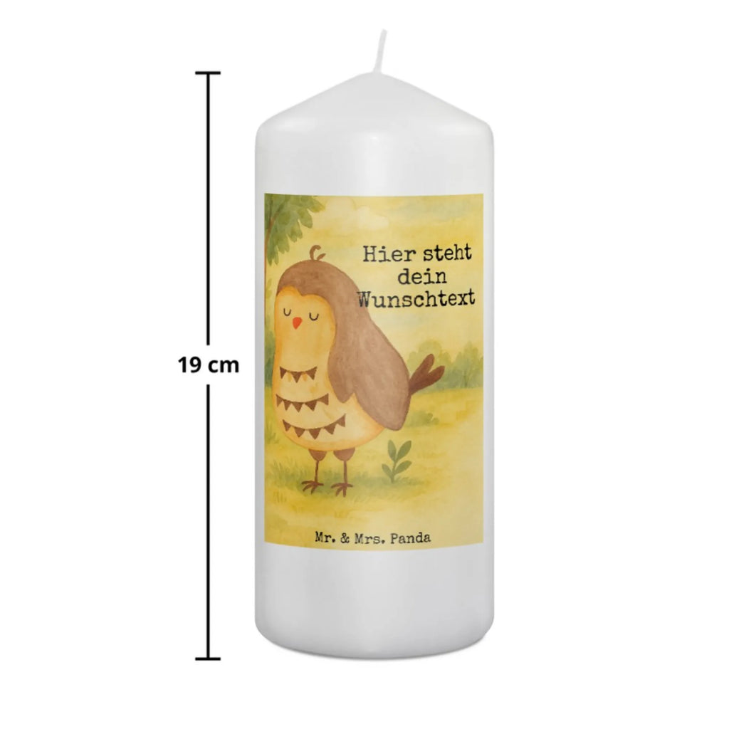Personalisierte Kerze Eule Zufrieden Design Handgemachte Kerze Mit Wunschname, Kerze Für Hochzeit Mit Namensgravur, Firmungskerze Mit Wunschname, Weihnachtskerze Mit Namensgravur, Andachtskerze Mit Namensgravur, Gedenkkerze Mit Namen, Osterkerze Mit Namen, Kerze Mit Namen, Gartenkerze Mit Namen, Glas-Kerze Mit Wunschname, Stumpenkerze Mit Namensgravur, Kerze Mit Prägung Und Wunschname, Gastgeschenk Kerze Mit Namen, Kerze Mit Spruch Und Namen, Personalisierte Kerze, Tafelkerze Mit Wunschname, Fair-Trade-Kerze Mit Namensgravur, LED-Kerze Mit Wunschname, Bio-Kerze Mit Wunschname, Stabkerze Mit Gravur, Sojawachskerze Mit Namensdruck, Votivkerze Mit Wunschname, Handgegossene Kerze Mit Namen, Trauerkerze Mit Namen, Kerze Für Geburtstag Mit Wunschname, Schwimmkerze Mit Namen, Taufekerze Mit Namensgravur, Bienenwachskerze Mit Wunschname, Laternenkerze Mit Namensdruck, Grabkerze Mit Namensgravur, Adventskerze Mit Wunschname, Kommunionkerze Mit Namen, Duftkerze Mit Namen, Holz-Kerze Mit Namen, Streukerze Mit Namensdruck, Metall-Kerze Mit Namensgravur, Tischkerze Mit Namensdruck, Stearinkerze Mit Gravur, Kerzen-Set Mit Namensgravur, Teelicht Mit Namensdruck, Outdoor-Kerze Mit Namensgravur, Blockkerze Mit Namensdruck, Eule, Liebe Spruch, Romantisch, Wortspiel lustig, Spruch schön, Eule deko, Eule Spruch, Geschenk Hochzeitstag, Owl