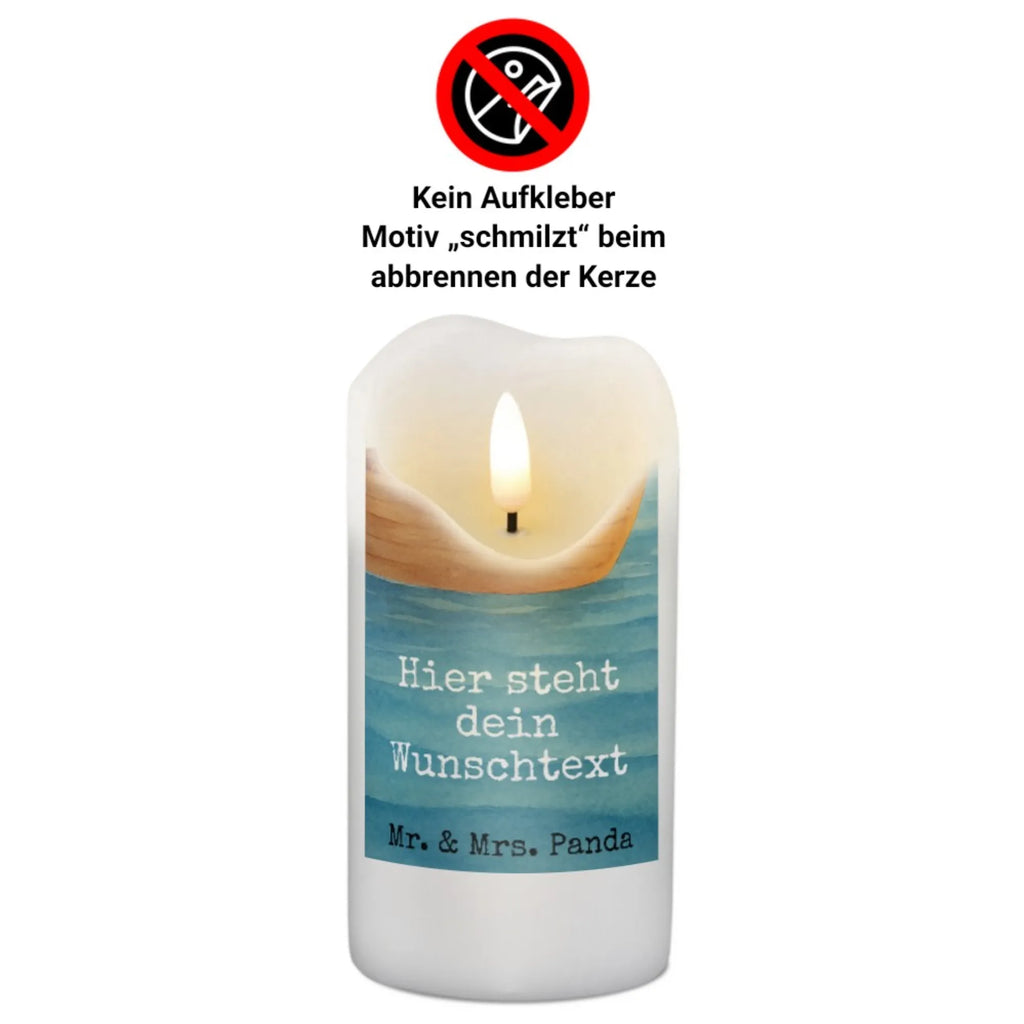 Personalisierte Kerze Pinguin Angelboot Design Taufekerze Mit Namensgravur, Kerze Mit Prägung Und Wunschname, Schwimmkerze Mit Namen, Kerze Mit Namen, Blockkerze Mit Namensdruck, Gastgeschenk Kerze Mit Namen, Gedenkkerze Mit Namen, Kerze Für Hochzeit Mit Namensgravur, Laternenkerze Mit Namensdruck, Stumpenkerze Mit Namensgravur, Adventskerze Mit Wunschname, Sojawachskerze Mit Namensdruck, Bienenwachskerze Mit Wunschname, Holz-Kerze Mit Namen, Fair-Trade-Kerze Mit Namensgravur, Kerzen-Set Mit Namensgravur, Bio-Kerze Mit Wunschname, Handgegossene Kerze Mit Namen, Andachtskerze Mit Namensgravur, Grabkerze Mit Namensgravur, Weihnachtskerze Mit Namensgravur, Stabkerze Mit Gravur, Stearinkerze Mit Gravur, Duftkerze Mit Namen, Tafelkerze Mit Wunschname, Tischkerze Mit Namensdruck, Trauerkerze Mit Namen, Teelicht Mit Namensdruck, Votivkerze Mit Wunschname, Streukerze Mit Namensdruck, Gartenkerze Mit Namen, Handgemachte Kerze Mit Wunschname, Kerze Für Geburtstag Mit Wunschname, Kerze Mit Spruch Und Namen, Kommunionkerze Mit Namen, Osterkerze Mit Namen, Outdoor-Kerze Mit Namensgravur, Personalisierte Kerze, Metall-Kerze Mit Namensgravur, Glas-Kerze Mit Wunschname, Firmungskerze Mit Wunschname, LED-Kerze Mit Wunschname, Pinguin, Trennung, Angeln, Pinguine, genießen, Angelboot, Neuanfang, Scheidung, Motivation, Boot, Neustart, Leben, Geschenkidee Liebeskummer, Lebenslust
