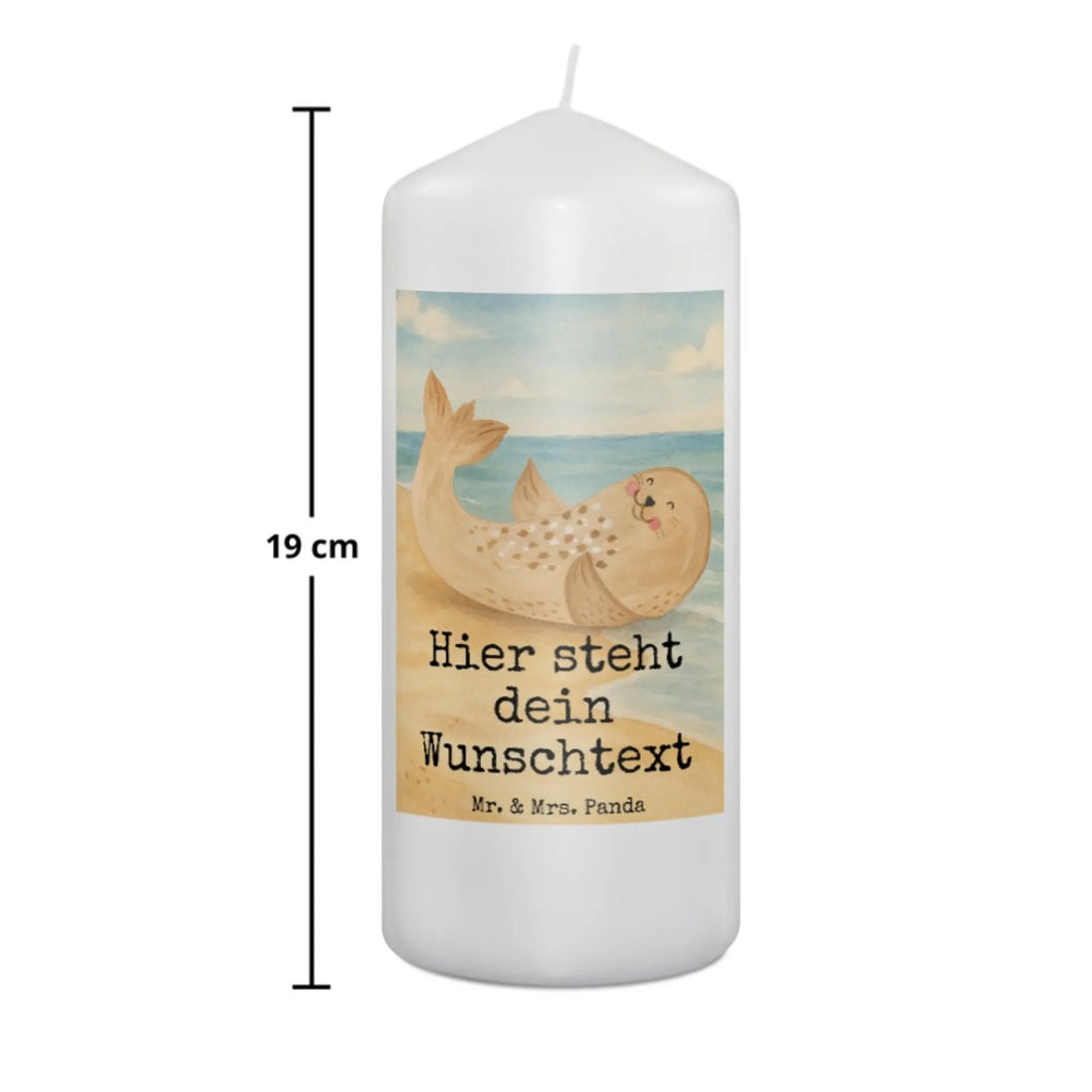 Personalisierte Kerze Robbe Liegen Design Schwimmkerze Mit Namen, Stabkerze Mit Gravur, Andachtskerze Mit Namensgravur, Kerzen-Set Mit Namensgravur, Fair-Trade-Kerze Mit Namensgravur, Kerze Mit Namen, Firmungskerze Mit Wunschname, Laternenkerze Mit Namensdruck, Metall-Kerze Mit Namensgravur, Stearinkerze Mit Gravur, Kerze Für Hochzeit Mit Namensgravur, Personalisierte Kerze, Handgegossene Kerze Mit Namen, Teelicht Mit Namensdruck, Kerze Mit Spruch Und Namen, Handgemachte Kerze Mit Wunschname, LED-Kerze Mit Wunschname, Gedenkkerze Mit Namen, Streukerze Mit Namensdruck, Taufekerze Mit Namensgravur, Gastgeschenk Kerze Mit Namen, Holz-Kerze Mit Namen, Outdoor-Kerze Mit Namensgravur, Kommunionkerze Mit Namen, Kerze Mit Prägung Und Wunschname, Votivkerze Mit Wunschname, Blockkerze Mit Namensdruck, Bio-Kerze Mit Wunschname, Gartenkerze Mit Namen, Tafelkerze Mit Wunschname, Tischkerze Mit Namensdruck, Grabkerze Mit Namensgravur, Weihnachtskerze Mit Namensgravur, Bienenwachskerze Mit Wunschname, Adventskerze Mit Wunschname, Trauerkerze Mit Namen, Stumpenkerze Mit Namensgravur, Sojawachskerze Mit Namensdruck, Osterkerze Mit Namen, Duftkerze Mit Namen, Kerze Für Geburtstag Mit Wunschname, Glas-Kerze Mit Wunschname, Tiermotive, Gute Laune, lustige Sprüche, Tiere, Robben, Meerestier, Freude, Lachen, Seehund, Ostsee, Robbe, Nordsee, Strand