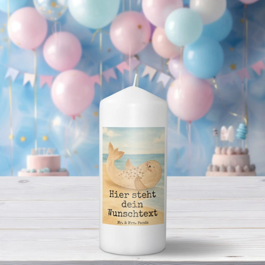 Personalisierte Kerze Robbe Liegen Design Schwimmkerze Mit Namen, Stabkerze Mit Gravur, Andachtskerze Mit Namensgravur, Kerzen-Set Mit Namensgravur, Fair-Trade-Kerze Mit Namensgravur, Kerze Mit Namen, Firmungskerze Mit Wunschname, Laternenkerze Mit Namensdruck, Metall-Kerze Mit Namensgravur, Stearinkerze Mit Gravur, Kerze Für Hochzeit Mit Namensgravur, Personalisierte Kerze, Handgegossene Kerze Mit Namen, Teelicht Mit Namensdruck, Kerze Mit Spruch Und Namen, Handgemachte Kerze Mit Wunschname, LED-Kerze Mit Wunschname, Gedenkkerze Mit Namen, Streukerze Mit Namensdruck, Taufekerze Mit Namensgravur, Gastgeschenk Kerze Mit Namen, Holz-Kerze Mit Namen, Outdoor-Kerze Mit Namensgravur, Kommunionkerze Mit Namen, Kerze Mit Prägung Und Wunschname, Votivkerze Mit Wunschname, Blockkerze Mit Namensdruck, Bio-Kerze Mit Wunschname, Gartenkerze Mit Namen, Tafelkerze Mit Wunschname, Tischkerze Mit Namensdruck, Grabkerze Mit Namensgravur, Weihnachtskerze Mit Namensgravur, Bienenwachskerze Mit Wunschname, Adventskerze Mit Wunschname, Trauerkerze Mit Namen, Stumpenkerze Mit Namensgravur, Sojawachskerze Mit Namensdruck, Osterkerze Mit Namen, Duftkerze Mit Namen, Kerze Für Geburtstag Mit Wunschname, Glas-Kerze Mit Wunschname, Tiermotive, Gute Laune, lustige Sprüche, Tiere, Robben, Meerestier, Freude, Lachen, Seehund, Ostsee, Robbe, Nordsee, Strand