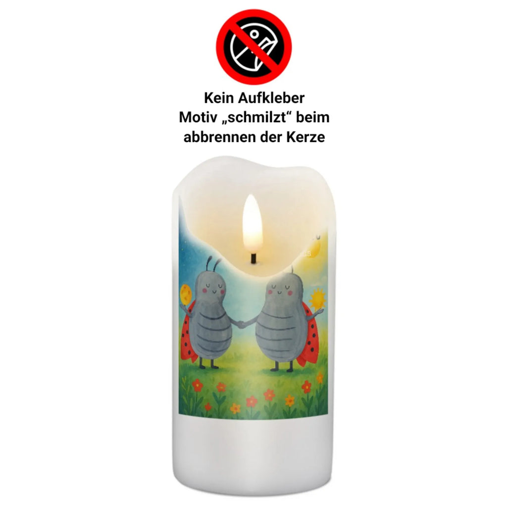 Personalisierte Kerze Sternzeichen Zwilling Design Kerze Mit Namen, Blockkerze Mit Namensdruck, Personalisierte Kerze, Bienenwachskerze Mit Wunschname, Stearinkerze Mit Gravur, Firmungskerze Mit Wunschname, Trauerkerze Mit Namen, Kerze Mit Spruch Und Namen, Schwimmkerze Mit Namen, Kerze Für Hochzeit Mit Namensgravur, Kommunionkerze Mit Namen, Streukerze Mit Namensdruck, Adventskerze Mit Wunschname, Osterkerze Mit Namen, Andachtskerze Mit Namensgravur, Metall-Kerze Mit Namensgravur, Kerze Mit Prägung Und Wunschname, Glas-Kerze Mit Wunschname, Handgemachte Kerze Mit Wunschname, Kerzen-Set Mit Namensgravur, Duftkerze Mit Namen, Sojawachskerze Mit Namensdruck, Teelicht Mit Namensdruck, LED-Kerze Mit Wunschname, Taufekerze Mit Namensgravur, Gastgeschenk Kerze Mit Namen, Stumpenkerze Mit Namensgravur, Votivkerze Mit Wunschname, Gedenkkerze Mit Namen, Gartenkerze Mit Namen, Tafelkerze Mit Wunschname, Handgegossene Kerze Mit Namen, Stabkerze Mit Gravur, Fair-Trade-Kerze Mit Namensgravur, Holz-Kerze Mit Namen, Tischkerze Mit Namensdruck, Weihnachtskerze Mit Namensgravur, Bio-Kerze Mit Wunschname, Kerze Für Geburtstag Mit Wunschname, Outdoor-Kerze Mit Namensgravur, Laternenkerze Mit Namensdruck, Grabkerze Mit Namensgravur, Tierkreiszeichen, Sternzeichen, Horoskop, Astrologie, Aszendent, Zwillinge, Zwilling Sternzeichen, Marienkäfer, Zwillingsschwester, Zwillingsbruder, Glückskäfer, Geschenk Juni, Geburtstag Mai, Geschenk Mai, Zwilling Geschenk