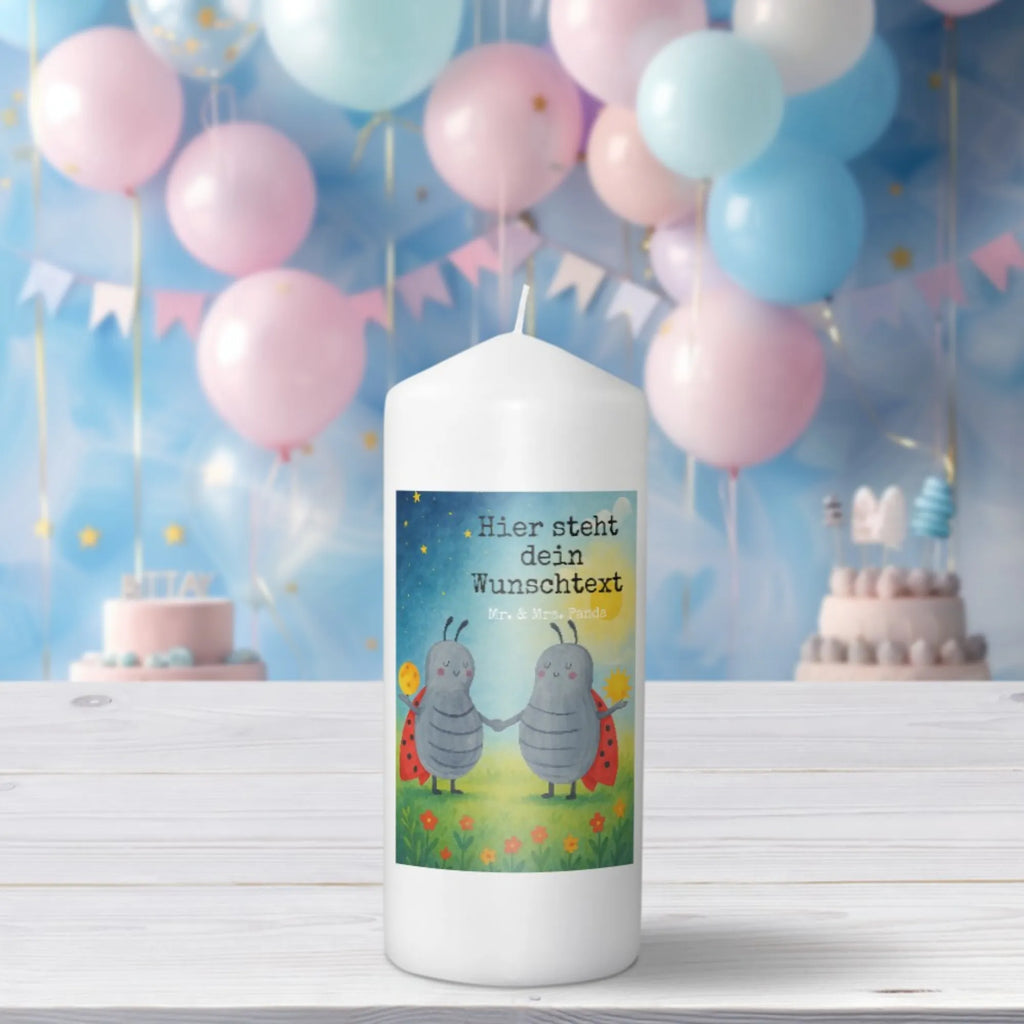 Personalisierte Kerze Sternzeichen Zwilling Design Kerze Mit Namen, Blockkerze Mit Namensdruck, Personalisierte Kerze, Bienenwachskerze Mit Wunschname, Stearinkerze Mit Gravur, Firmungskerze Mit Wunschname, Trauerkerze Mit Namen, Kerze Mit Spruch Und Namen, Schwimmkerze Mit Namen, Kerze Für Hochzeit Mit Namensgravur, Kommunionkerze Mit Namen, Streukerze Mit Namensdruck, Adventskerze Mit Wunschname, Osterkerze Mit Namen, Andachtskerze Mit Namensgravur, Metall-Kerze Mit Namensgravur, Kerze Mit Prägung Und Wunschname, Glas-Kerze Mit Wunschname, Handgemachte Kerze Mit Wunschname, Kerzen-Set Mit Namensgravur, Duftkerze Mit Namen, Sojawachskerze Mit Namensdruck, Teelicht Mit Namensdruck, LED-Kerze Mit Wunschname, Taufekerze Mit Namensgravur, Gastgeschenk Kerze Mit Namen, Stumpenkerze Mit Namensgravur, Votivkerze Mit Wunschname, Gedenkkerze Mit Namen, Gartenkerze Mit Namen, Tafelkerze Mit Wunschname, Handgegossene Kerze Mit Namen, Stabkerze Mit Gravur, Fair-Trade-Kerze Mit Namensgravur, Holz-Kerze Mit Namen, Tischkerze Mit Namensdruck, Weihnachtskerze Mit Namensgravur, Bio-Kerze Mit Wunschname, Kerze Für Geburtstag Mit Wunschname, Outdoor-Kerze Mit Namensgravur, Laternenkerze Mit Namensdruck, Grabkerze Mit Namensgravur, Tierkreiszeichen, Sternzeichen, Horoskop, Astrologie, Aszendent, Zwillinge, Zwilling Sternzeichen, Marienkäfer, Zwillingsschwester, Zwillingsbruder, Glückskäfer, Geschenk Juni, Geburtstag Mai, Geschenk Mai, Zwilling Geschenk