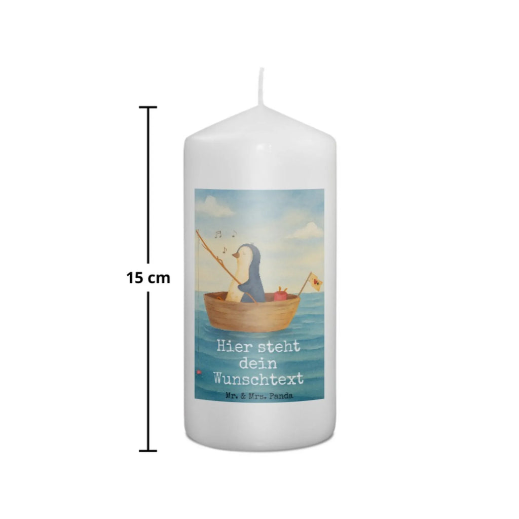 Personalisierte Kerze Pinguin Angelboot Design Taufekerze Mit Namensgravur, Kerze Mit Prägung Und Wunschname, Schwimmkerze Mit Namen, Kerze Mit Namen, Blockkerze Mit Namensdruck, Gastgeschenk Kerze Mit Namen, Gedenkkerze Mit Namen, Kerze Für Hochzeit Mit Namensgravur, Laternenkerze Mit Namensdruck, Stumpenkerze Mit Namensgravur, Adventskerze Mit Wunschname, Sojawachskerze Mit Namensdruck, Bienenwachskerze Mit Wunschname, Holz-Kerze Mit Namen, Fair-Trade-Kerze Mit Namensgravur, Kerzen-Set Mit Namensgravur, Bio-Kerze Mit Wunschname, Handgegossene Kerze Mit Namen, Andachtskerze Mit Namensgravur, Grabkerze Mit Namensgravur, Weihnachtskerze Mit Namensgravur, Stabkerze Mit Gravur, Stearinkerze Mit Gravur, Duftkerze Mit Namen, Tafelkerze Mit Wunschname, Tischkerze Mit Namensdruck, Trauerkerze Mit Namen, Teelicht Mit Namensdruck, Votivkerze Mit Wunschname, Streukerze Mit Namensdruck, Gartenkerze Mit Namen, Handgemachte Kerze Mit Wunschname, Kerze Für Geburtstag Mit Wunschname, Kerze Mit Spruch Und Namen, Kommunionkerze Mit Namen, Osterkerze Mit Namen, Outdoor-Kerze Mit Namensgravur, Personalisierte Kerze, Metall-Kerze Mit Namensgravur, Glas-Kerze Mit Wunschname, Firmungskerze Mit Wunschname, LED-Kerze Mit Wunschname, Pinguin, Trennung, Angeln, Pinguine, genießen, Angelboot, Neuanfang, Scheidung, Motivation, Boot, Neustart, Leben, Geschenkidee Liebeskummer, Lebenslust