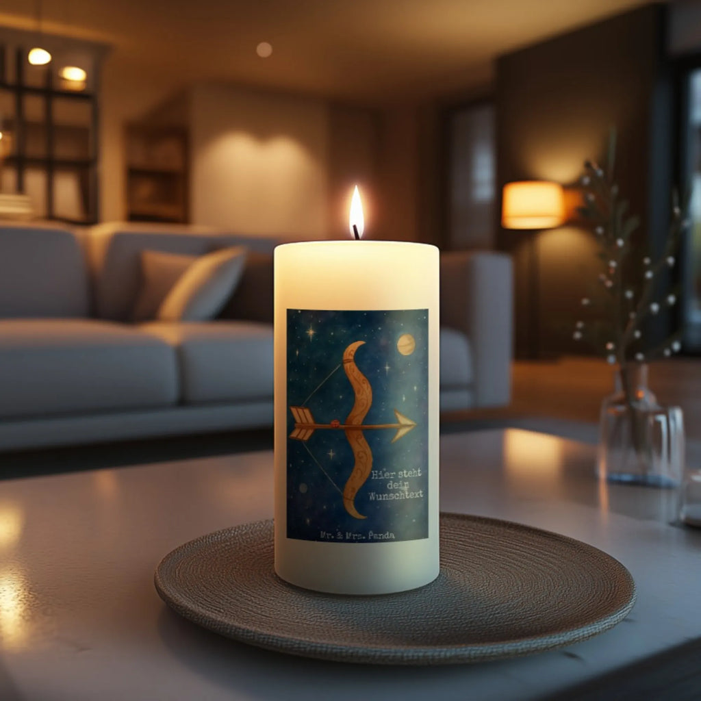 Personalisierte Kerze Sternzeichen Schütze Design Andachtskerze Mit Namensgravur, Streukerze Mit Namensdruck, Sojawachskerze Mit Namensdruck, Adventskerze Mit Wunschname, Holz-Kerze Mit Namen, Fair-Trade-Kerze Mit Namensgravur, Teelicht Mit Namensdruck, Stumpenkerze Mit Namensgravur, Votivkerze Mit Wunschname, Kerze Für Hochzeit Mit Namensgravur, Stabkerze Mit Gravur, Kerzen-Set Mit Namensgravur, Metall-Kerze Mit Namensgravur, Kerze Mit Namen, Gedenkkerze Mit Namen, Tischkerze Mit Namensdruck, Kerze Mit Prägung Und Wunschname, Gastgeschenk Kerze Mit Namen, Laternenkerze Mit Namensdruck, Personalisierte Kerze, Gartenkerze Mit Namen, Kerze Mit Spruch Und Namen, Weihnachtskerze Mit Namensgravur, Stearinkerze Mit Gravur, Tafelkerze Mit Wunschname, Duftkerze Mit Namen, Osterkerze Mit Namen, Kerze Für Geburtstag Mit Wunschname, Bienenwachskerze Mit Wunschname, Glas-Kerze Mit Wunschname, Trauerkerze Mit Namen, Kommunionkerze Mit Namen, LED-Kerze Mit Wunschname, Grabkerze Mit Namensgravur, Bio-Kerze Mit Wunschname, Handgegossene Kerze Mit Namen, Firmungskerze Mit Wunschname, Blockkerze Mit Namensdruck, Schwimmkerze Mit Namen, Taufekerze Mit Namensgravur, Outdoor-Kerze Mit Namensgravur, Handgemachte Kerze Mit Wunschname, Tierkreiszeichen, Sternzeichen, Horoskop, Astrologie, Aszendent, Schütze, Geburtstag Dezember, Geschenk November, Geschenk Dezember, Schütze Geschenk, Geschenk Schützenfest, Schütze Sternzeichen, Geburtstag November