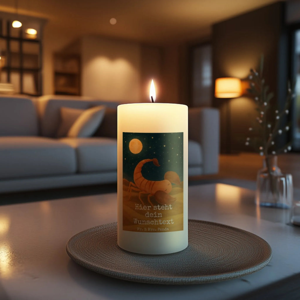 Personalisierte Kerze Sternzeichen Skorpion Design Kerze Mit Prägung Und Wunschname, Teelicht Mit Namensdruck, Handgegossene Kerze Mit Namen, Handgemachte Kerze Mit Wunschname, Fair-Trade-Kerze Mit Namensgravur, Kerzen-Set Mit Namensgravur, Kerze Für Hochzeit Mit Namensgravur, Bienenwachskerze Mit Wunschname, Streukerze Mit Namensdruck, Metall-Kerze Mit Namensgravur, Grabkerze Mit Namensgravur, Weihnachtskerze Mit Namensgravur, Firmungskerze Mit Wunschname, Kerze Mit Namen, Gastgeschenk Kerze Mit Namen, Osterkerze Mit Namen, LED-Kerze Mit Wunschname, Personalisierte Kerze, Glas-Kerze Mit Wunschname, Gartenkerze Mit Namen, Taufekerze Mit Namensgravur, Duftkerze Mit Namen, Sojawachskerze Mit Namensdruck, Schwimmkerze Mit Namen, Stabkerze Mit Gravur, Blockkerze Mit Namensdruck, Andachtskerze Mit Namensgravur, Adventskerze Mit Wunschname, Tischkerze Mit Namensdruck, Votivkerze Mit Wunschname, Bio-Kerze Mit Wunschname, Gedenkkerze Mit Namen, Kerze Mit Spruch Und Namen, Trauerkerze Mit Namen, Holz-Kerze Mit Namen, Laternenkerze Mit Namensdruck, Outdoor-Kerze Mit Namensgravur, Kerze Für Geburtstag Mit Wunschname, Kommunionkerze Mit Namen, Stearinkerze Mit Gravur, Tafelkerze Mit Wunschname, Stumpenkerze Mit Namensgravur, Tierkreiszeichen, Sternzeichen, Horoskop, Astrologie, Aszendent, Skorpion Sternzeichen, Geburtstag November, Geburtstag Oktober, Geschenk November, Geschenk Oktober, Skorpion Geschenk, Skorpione