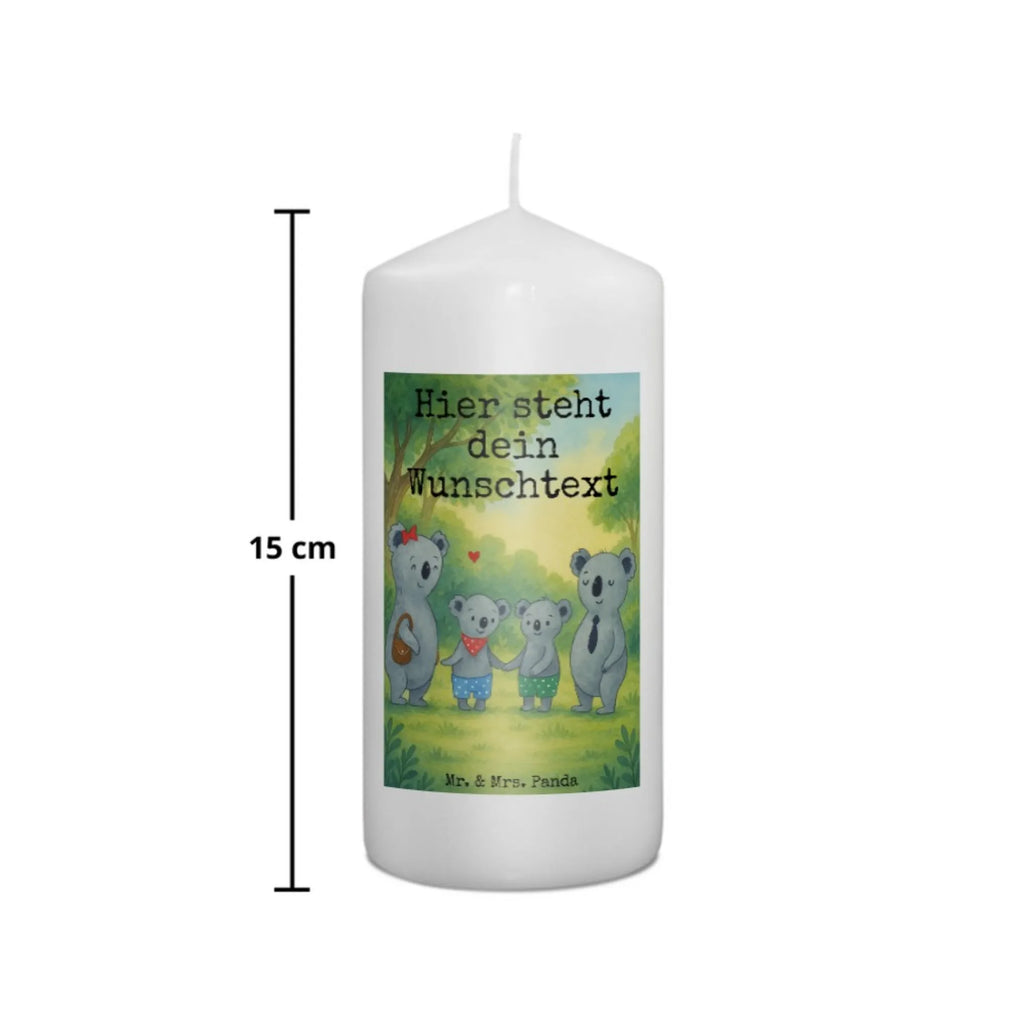 Personalisierte Kerze Koala Familie zwei Design Tafelkerze Mit Wunschname, Kerze Mit Namen, Votivkerze Mit Wunschname, Grabkerze Mit Namensgravur, Trauerkerze Mit Namen, Fair-Trade-Kerze Mit Namensgravur, Outdoor-Kerze Mit Namensgravur, Kommunionkerze Mit Namen, Weihnachtskerze Mit Namensgravur, Bio-Kerze Mit Wunschname, Blockkerze Mit Namensdruck, Stearinkerze Mit Gravur, Metall-Kerze Mit Namensgravur, Handgegossene Kerze Mit Namen, Handgemachte Kerze Mit Wunschname, Firmungskerze Mit Wunschname, Glas-Kerze Mit Wunschname, Sojawachskerze Mit Namensdruck, Tischkerze Mit Namensdruck, Stumpenkerze Mit Namensgravur, Osterkerze Mit Namen, Kerze Mit Prägung Und Wunschname, Teelicht Mit Namensdruck, Adventskerze Mit Wunschname, Kerze Für Geburtstag Mit Wunschname, Duftkerze Mit Namen, Gartenkerze Mit Namen, Andachtskerze Mit Namensgravur, Bienenwachskerze Mit Wunschname, Streukerze Mit Namensdruck, LED-Kerze Mit Wunschname, Gastgeschenk Kerze Mit Namen, Kerze Mit Spruch Und Namen, Personalisierte Kerze, Taufekerze Mit Namensgravur, Gedenkkerze Mit Namen, Schwimmkerze Mit Namen, Holz-Kerze Mit Namen, Laternenkerze Mit Namensdruck, Kerze Für Hochzeit Mit Namensgravur, Stabkerze Mit Gravur, Kerzen-Set Mit Namensgravur, Familie, Vatertag, Muttertag, Bruder, Schwester, Mama, Papa, Oma, Opa, beste Familie, Koala, Koalabär, Familienleben, Koalafamilie, Familienzeit, Lieblingsfamilie