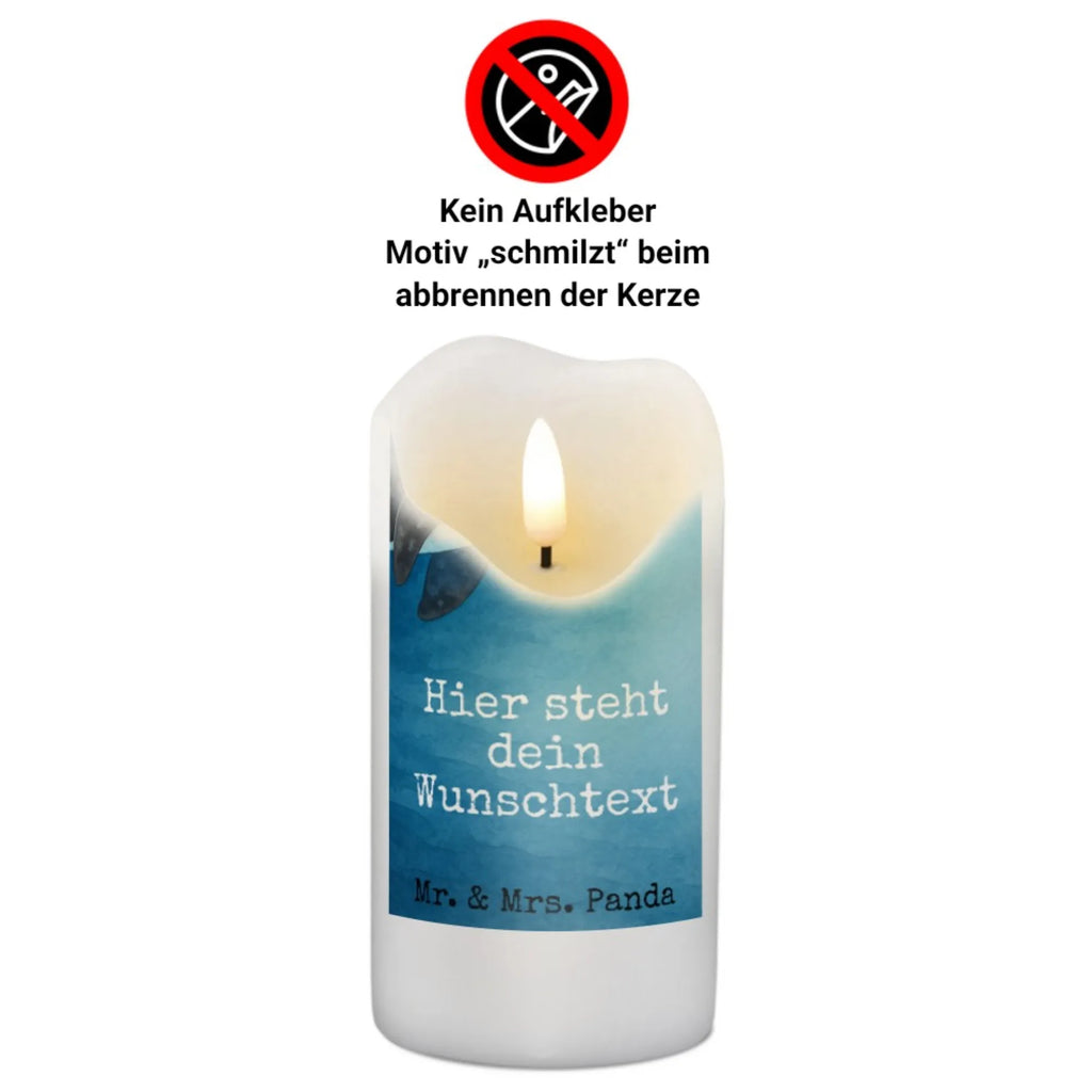 Personalisierte Kerze Orca Design Sojawachskerze Mit Namensdruck, Kerze Für Hochzeit Mit Namensgravur, Adventskerze Mit Wunschname, Votivkerze Mit Wunschname, LED-Kerze Mit Wunschname, Handgegossene Kerze Mit Namen, Trauerkerze Mit Namen, Stabkerze Mit Gravur, Grabkerze Mit Namensgravur, Tischkerze Mit Namensdruck, Bio-Kerze Mit Wunschname, Kerze Mit Namen, Outdoor-Kerze Mit Namensgravur, Holz-Kerze Mit Namen, Blockkerze Mit Namensdruck, Kerze Mit Prägung Und Wunschname, Fair-Trade-Kerze Mit Namensgravur, Kommunionkerze Mit Namen, Teelicht Mit Namensdruck, Firmungskerze Mit Wunschname, Kerze Für Geburtstag Mit Wunschname, Gedenkkerze Mit Namen, Metall-Kerze Mit Namensgravur, Stearinkerze Mit Gravur, Kerze Mit Spruch Und Namen, Duftkerze Mit Namen, Schwimmkerze Mit Namen, Streukerze Mit Namensdruck, Bienenwachskerze Mit Wunschname, Kerzen-Set Mit Namensgravur, Gartenkerze Mit Namen, Tafelkerze Mit Wunschname, Taufekerze Mit Namensgravur, Weihnachtskerze Mit Namensgravur, Handgemachte Kerze Mit Wunschname, Glas-Kerze Mit Wunschname, Gastgeschenk Kerze Mit Namen, Osterkerze Mit Namen, Andachtskerze Mit Namensgravur, Personalisierte Kerze, Stumpenkerze Mit Namensgravur, Laternenkerze Mit Namensdruck, Meerestiere, Meer, Urlaub, Motivation, Arbeit, Wal, Killerwal, Startup, Büro, Orcas, Selbstliebe, Neustart, Orca, Möglichkeiten