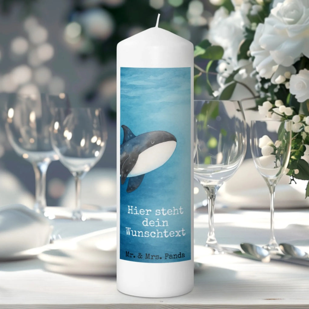 Personalisierte Kerze Orca Design Sojawachskerze Mit Namensdruck, Kerze Für Hochzeit Mit Namensgravur, Adventskerze Mit Wunschname, Votivkerze Mit Wunschname, LED-Kerze Mit Wunschname, Handgegossene Kerze Mit Namen, Trauerkerze Mit Namen, Stabkerze Mit Gravur, Grabkerze Mit Namensgravur, Tischkerze Mit Namensdruck, Bio-Kerze Mit Wunschname, Kerze Mit Namen, Outdoor-Kerze Mit Namensgravur, Holz-Kerze Mit Namen, Blockkerze Mit Namensdruck, Kerze Mit Prägung Und Wunschname, Fair-Trade-Kerze Mit Namensgravur, Kommunionkerze Mit Namen, Teelicht Mit Namensdruck, Firmungskerze Mit Wunschname, Kerze Für Geburtstag Mit Wunschname, Gedenkkerze Mit Namen, Metall-Kerze Mit Namensgravur, Stearinkerze Mit Gravur, Kerze Mit Spruch Und Namen, Duftkerze Mit Namen, Schwimmkerze Mit Namen, Streukerze Mit Namensdruck, Bienenwachskerze Mit Wunschname, Kerzen-Set Mit Namensgravur, Gartenkerze Mit Namen, Tafelkerze Mit Wunschname, Taufekerze Mit Namensgravur, Weihnachtskerze Mit Namensgravur, Handgemachte Kerze Mit Wunschname, Glas-Kerze Mit Wunschname, Gastgeschenk Kerze Mit Namen, Osterkerze Mit Namen, Andachtskerze Mit Namensgravur, Personalisierte Kerze, Stumpenkerze Mit Namensgravur, Laternenkerze Mit Namensdruck, Meerestiere, Meer, Urlaub, Motivation, Arbeit, Wal, Killerwal, Startup, Büro, Orcas, Selbstliebe, Neustart, Orca, Möglichkeiten