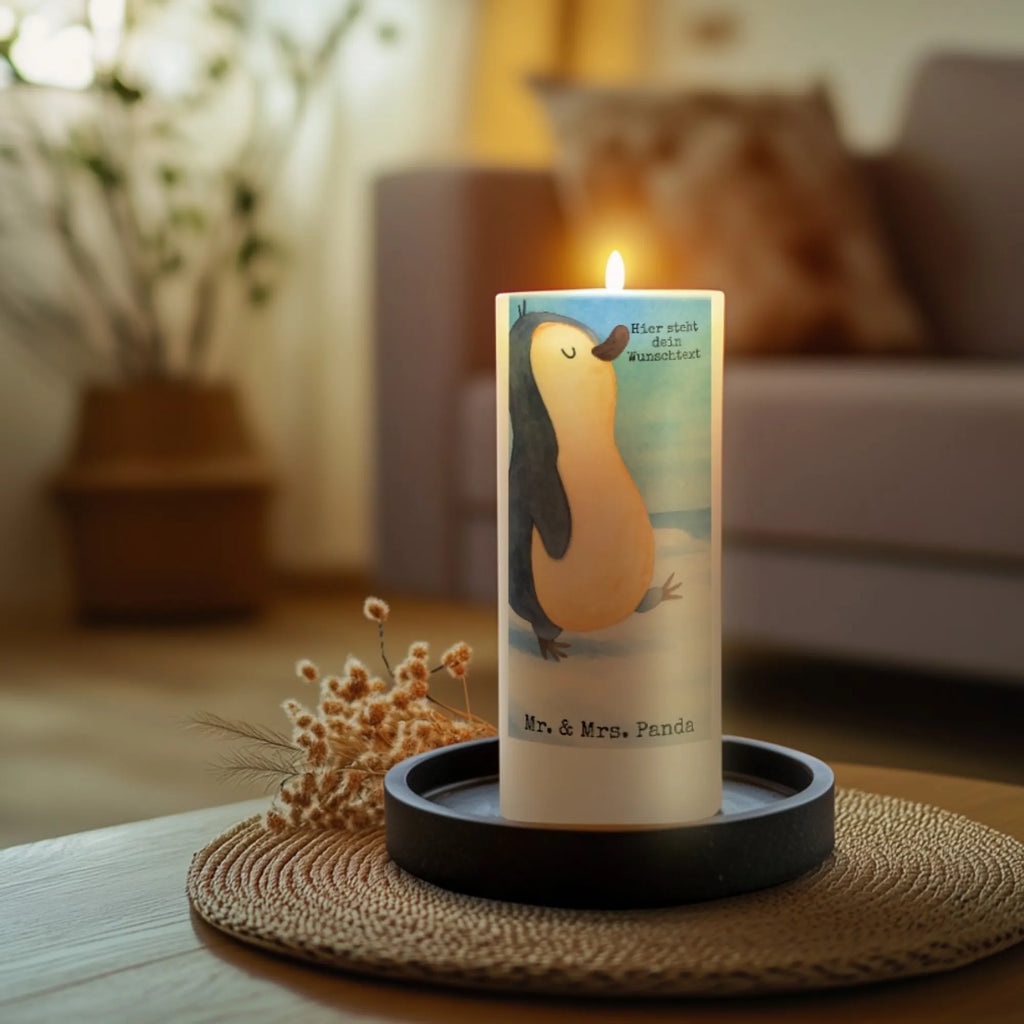 Personalisierte Kerze Pinguin marschieren Design Tischkerze Mit Namensdruck, Glas-Kerze Mit Wunschname, Kerze Mit Spruch Und Namen, Taufekerze Mit Namensgravur, Adventskerze Mit Wunschname, Kerze Mit Namen, Sojawachskerze Mit Namensdruck, Laternenkerze Mit Namensdruck, Gastgeschenk Kerze Mit Namen, Grabkerze Mit Namensgravur, Duftkerze Mit Namen, Outdoor-Kerze Mit Namensgravur, Teelicht Mit Namensdruck, Holz-Kerze Mit Namen, Bio-Kerze Mit Wunschname, Schwimmkerze Mit Namen, Gedenkkerze Mit Namen, Andachtskerze Mit Namensgravur, Stumpenkerze Mit Namensgravur, Tafelkerze Mit Wunschname, Stabkerze Mit Gravur, Gartenkerze Mit Namen, Kerze Mit Prägung Und Wunschname, Osterkerze Mit Namen, Personalisierte Kerze, Kerzen-Set Mit Namensgravur, Kerze Für Hochzeit Mit Namensgravur, Kerze Für Geburtstag Mit Wunschname, Bienenwachskerze Mit Wunschname, Stearinkerze Mit Gravur, Blockkerze Mit Namensdruck, Kommunionkerze Mit Namen, Weihnachtskerze Mit Namensgravur, Trauerkerze Mit Namen, Firmungskerze Mit Wunschname, Metall-Kerze Mit Namensgravur, LED-Kerze Mit Wunschname, Fair-Trade-Kerze Mit Namensgravur, Handgemachte Kerze Mit Wunschname, Votivkerze Mit Wunschname, Streukerze Mit Namensdruck, Handgegossene Kerze Mit Namen, Pinguin, Langschläfer, Pinguine, Frühaufsteher, Familie, Schwester, Bruder
