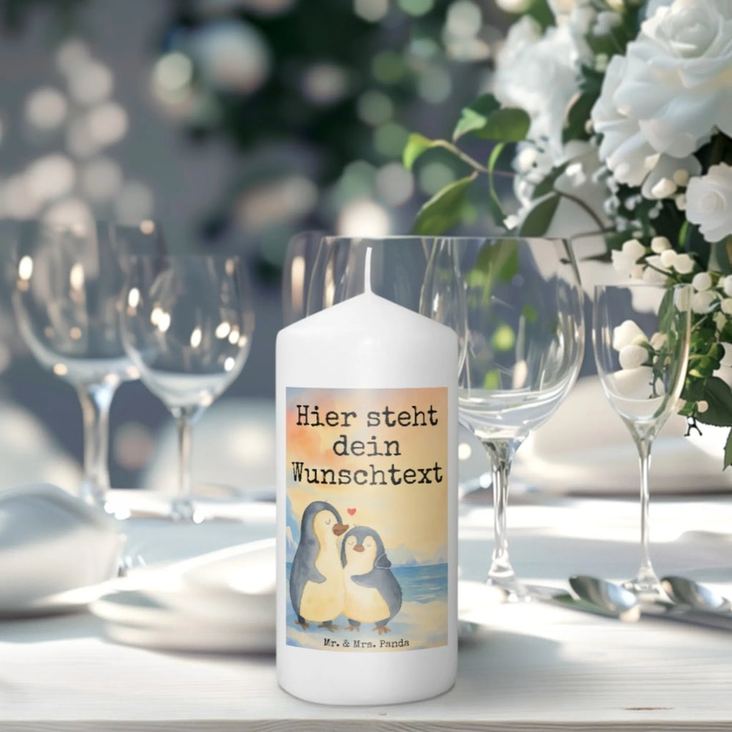 Personalisierte Kerze Pinguin umarmen Design Bio-Kerze Mit Wunschname, Holz-Kerze Mit Namen, Kerze Für Hochzeit Mit Namensgravur, Kerze Mit Spruch Und Namen, Gedenkkerze Mit Namen, Osterkerze Mit Namen, LED-Kerze Mit Wunschname, Kerze Mit Namen, Sojawachskerze Mit Namensdruck, Kerze Für Geburtstag Mit Wunschname, Metall-Kerze Mit Namensgravur, Weihnachtskerze Mit Namensgravur, Tischkerze Mit Namensdruck, Laternenkerze Mit Namensdruck, Stabkerze Mit Gravur, Schwimmkerze Mit Namen, Andachtskerze Mit Namensgravur, Taufekerze Mit Namensgravur, Kerze Mit Prägung Und Wunschname, Gastgeschenk Kerze Mit Namen, Handgegossene Kerze Mit Namen, Tafelkerze Mit Wunschname, Streukerze Mit Namensdruck, Grabkerze Mit Namensgravur, Outdoor-Kerze Mit Namensgravur, Trauerkerze Mit Namen, Kommunionkerze Mit Namen, Firmungskerze Mit Wunschname, Kerzen-Set Mit Namensgravur, Stearinkerze Mit Gravur, Stumpenkerze Mit Namensgravur, Duftkerze Mit Namen, Fair-Trade-Kerze Mit Namensgravur, Handgemachte Kerze Mit Wunschname, Gartenkerze Mit Namen, Adventskerze Mit Wunschname, Personalisierte Kerze, Votivkerze Mit Wunschname, Glas-Kerze Mit Wunschname, Teelicht Mit Namensdruck, Blockkerze Mit Namensdruck, Bienenwachskerze Mit Wunschname, Pinguin, Jahrestag, Hochzeit, Liebe, Liebesgeschenk, Hochzeitsgeschenk, Hochzeitstag, Liebesbeweis, Liebespaar, Verlobung