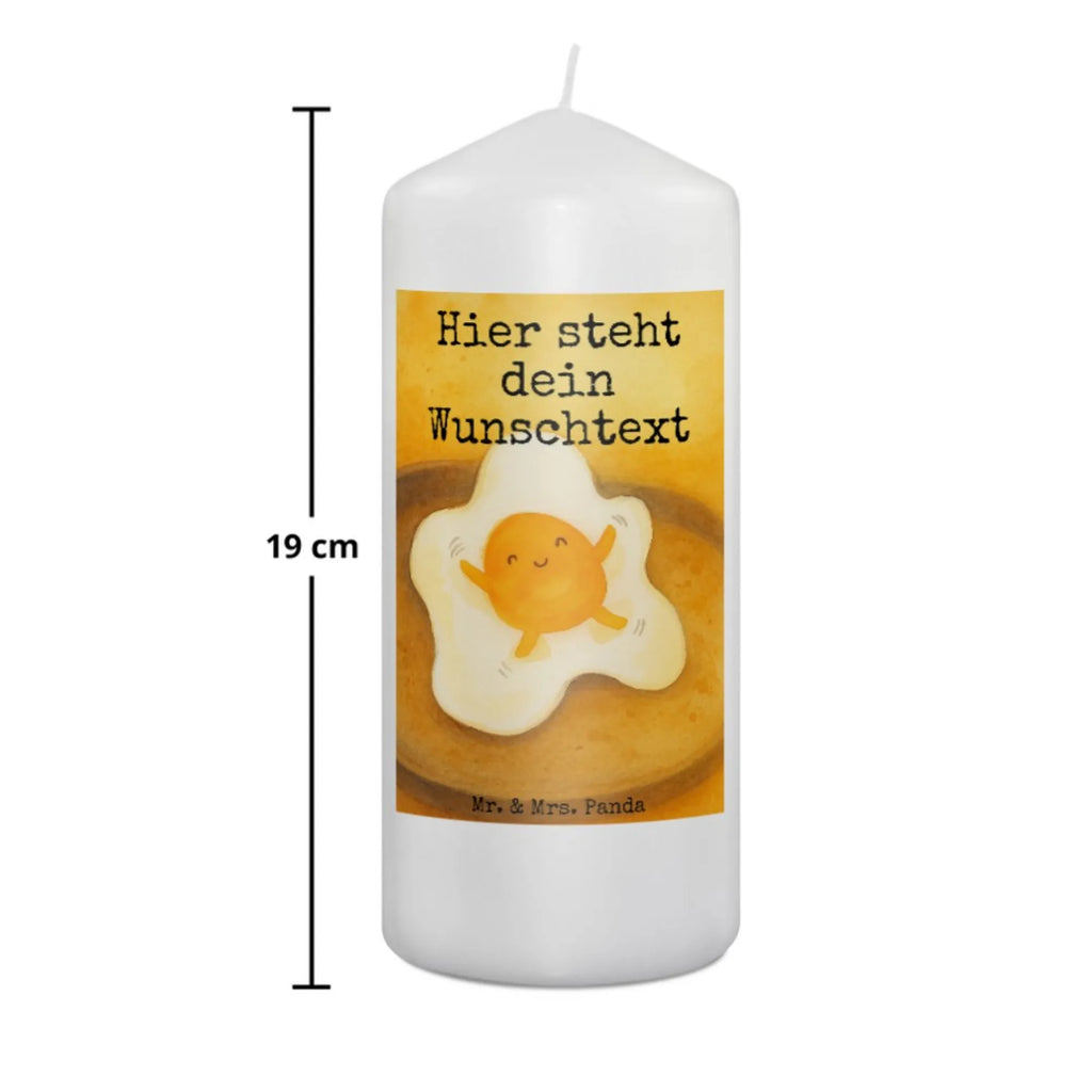 Personalisierte Kerze Spiegelei Ei Design Andachtskerze Mit Namensgravur, Duftkerze Mit Namen, Osterkerze Mit Namen, Adventskerze Mit Wunschname, Firmungskerze Mit Wunschname, Weihnachtskerze Mit Namensgravur, Kerze Für Geburtstag Mit Wunschname, Grabkerze Mit Namensgravur, Blockkerze Mit Namensdruck, Fair-Trade-Kerze Mit Namensgravur, LED-Kerze Mit Wunschname, Schwimmkerze Mit Namen, Outdoor-Kerze Mit Namensgravur, Kerzen-Set Mit Namensgravur, Gedenkkerze Mit Namen, Trauerkerze Mit Namen, Laternenkerze Mit Namensdruck, Tafelkerze Mit Wunschname, Kerze Mit Prägung Und Wunschname, Kerze Mit Namen, Gastgeschenk Kerze Mit Namen, Stumpenkerze Mit Namensgravur, Metall-Kerze Mit Namensgravur, Bienenwachskerze Mit Wunschname, Personalisierte Kerze, Teelicht Mit Namensdruck, Bio-Kerze Mit Wunschname, Kerze Für Hochzeit Mit Namensgravur, Tischkerze Mit Namensdruck, Stearinkerze Mit Gravur, Votivkerze Mit Wunschname, Sojawachskerze Mit Namensdruck, Taufekerze Mit Namensgravur, Handgemachte Kerze Mit Wunschname, Stabkerze Mit Gravur, Kommunionkerze Mit Namen, Handgegossene Kerze Mit Namen, Holz-Kerze Mit Namen, Kerze Mit Spruch Und Namen, Glas-Kerze Mit Wunschname, Gartenkerze Mit Namen, Streukerze Mit Namensdruck, Tiermotive, Gute Laune, lustige Sprüche, Tiere, Tag, Ei, Spiegelei, Glücklich, Liebe, Schön