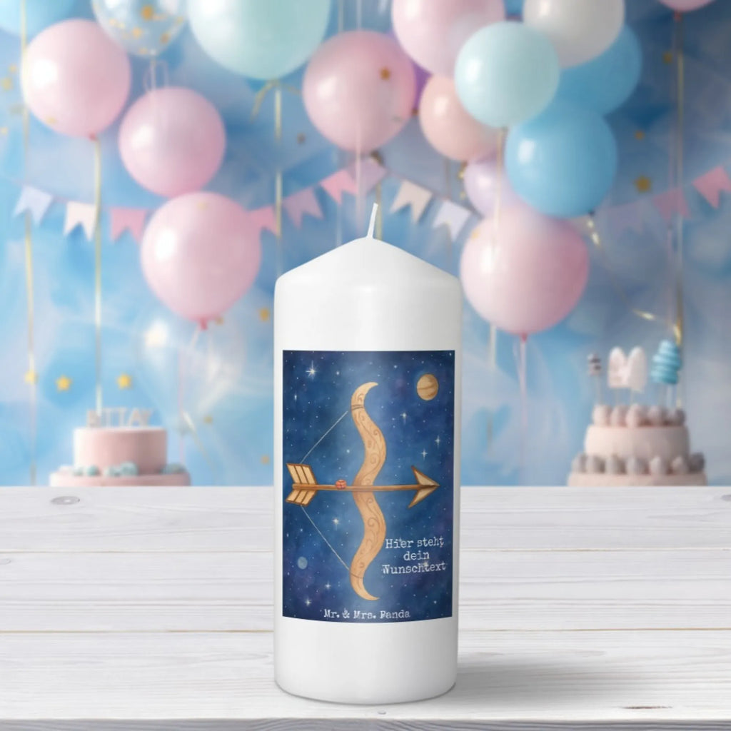 Personalisierte Kerze Sternzeichen Schütze Design Andachtskerze Mit Namensgravur, Streukerze Mit Namensdruck, Sojawachskerze Mit Namensdruck, Adventskerze Mit Wunschname, Holz-Kerze Mit Namen, Fair-Trade-Kerze Mit Namensgravur, Teelicht Mit Namensdruck, Stumpenkerze Mit Namensgravur, Votivkerze Mit Wunschname, Kerze Für Hochzeit Mit Namensgravur, Stabkerze Mit Gravur, Kerzen-Set Mit Namensgravur, Metall-Kerze Mit Namensgravur, Kerze Mit Namen, Gedenkkerze Mit Namen, Tischkerze Mit Namensdruck, Kerze Mit Prägung Und Wunschname, Gastgeschenk Kerze Mit Namen, Laternenkerze Mit Namensdruck, Personalisierte Kerze, Gartenkerze Mit Namen, Kerze Mit Spruch Und Namen, Weihnachtskerze Mit Namensgravur, Stearinkerze Mit Gravur, Tafelkerze Mit Wunschname, Duftkerze Mit Namen, Osterkerze Mit Namen, Kerze Für Geburtstag Mit Wunschname, Bienenwachskerze Mit Wunschname, Glas-Kerze Mit Wunschname, Trauerkerze Mit Namen, Kommunionkerze Mit Namen, LED-Kerze Mit Wunschname, Grabkerze Mit Namensgravur, Bio-Kerze Mit Wunschname, Handgegossene Kerze Mit Namen, Firmungskerze Mit Wunschname, Blockkerze Mit Namensdruck, Schwimmkerze Mit Namen, Taufekerze Mit Namensgravur, Outdoor-Kerze Mit Namensgravur, Handgemachte Kerze Mit Wunschname, Tierkreiszeichen, Sternzeichen, Horoskop, Astrologie, Aszendent, Schütze, Geburtstag Dezember, Geschenk November, Geschenk Dezember, Schütze Geschenk, Geschenk Schützenfest, Schütze Sternzeichen, Geburtstag November