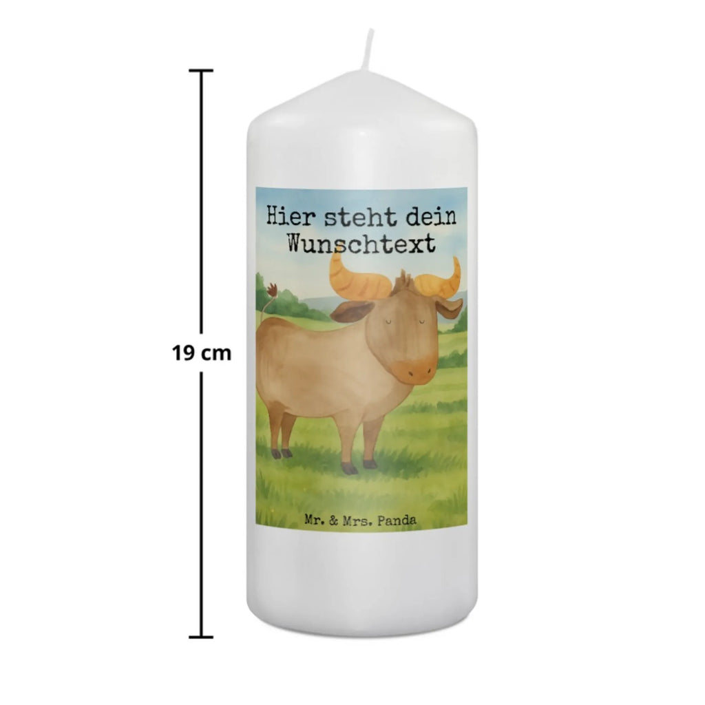 Personalisierte Kerze Sternzeichen Stier Design Kommunionkerze Mit Namen, Bio-Kerze Mit Wunschname, Handgemachte Kerze Mit Wunschname, Handgegossene Kerze Mit Namen, Votivkerze Mit Wunschname, Kerze Mit Namen, Schwimmkerze Mit Namen, Kerze Für Geburtstag Mit Wunschname, Adventskerze Mit Wunschname, Laternenkerze Mit Namensdruck, Gedenkkerze Mit Namen, Fair-Trade-Kerze Mit Namensgravur, Kerze Für Hochzeit Mit Namensgravur, Outdoor-Kerze Mit Namensgravur, Kerze Mit Spruch Und Namen, Kerzen-Set Mit Namensgravur, Firmungskerze Mit Wunschname, Kerze Mit Prägung Und Wunschname, Duftkerze Mit Namen, Bienenwachskerze Mit Wunschname, Tischkerze Mit Namensdruck, Gartenkerze Mit Namen, Streukerze Mit Namensdruck, Osterkerze Mit Namen, Weihnachtskerze Mit Namensgravur, Glas-Kerze Mit Wunschname, Grabkerze Mit Namensgravur, Stumpenkerze Mit Namensgravur, Holz-Kerze Mit Namen, LED-Kerze Mit Wunschname, Personalisierte Kerze, Metall-Kerze Mit Namensgravur, Trauerkerze Mit Namen, Blockkerze Mit Namensdruck, Teelicht Mit Namensdruck, Gastgeschenk Kerze Mit Namen, Taufekerze Mit Namensgravur, Tafelkerze Mit Wunschname, Andachtskerze Mit Namensgravur, Stabkerze Mit Gravur, Sojawachskerze Mit Namensdruck, Stearinkerze Mit Gravur, Tierkreiszeichen, Sternzeichen, Horoskop, Astrologie, Aszendent, Geschenk Mai, Stier, Geburtstag April, Rind, Ochse, Stier Geschenk, Stier Sternzeichen, Geschenk April, Geburtstag Mai
