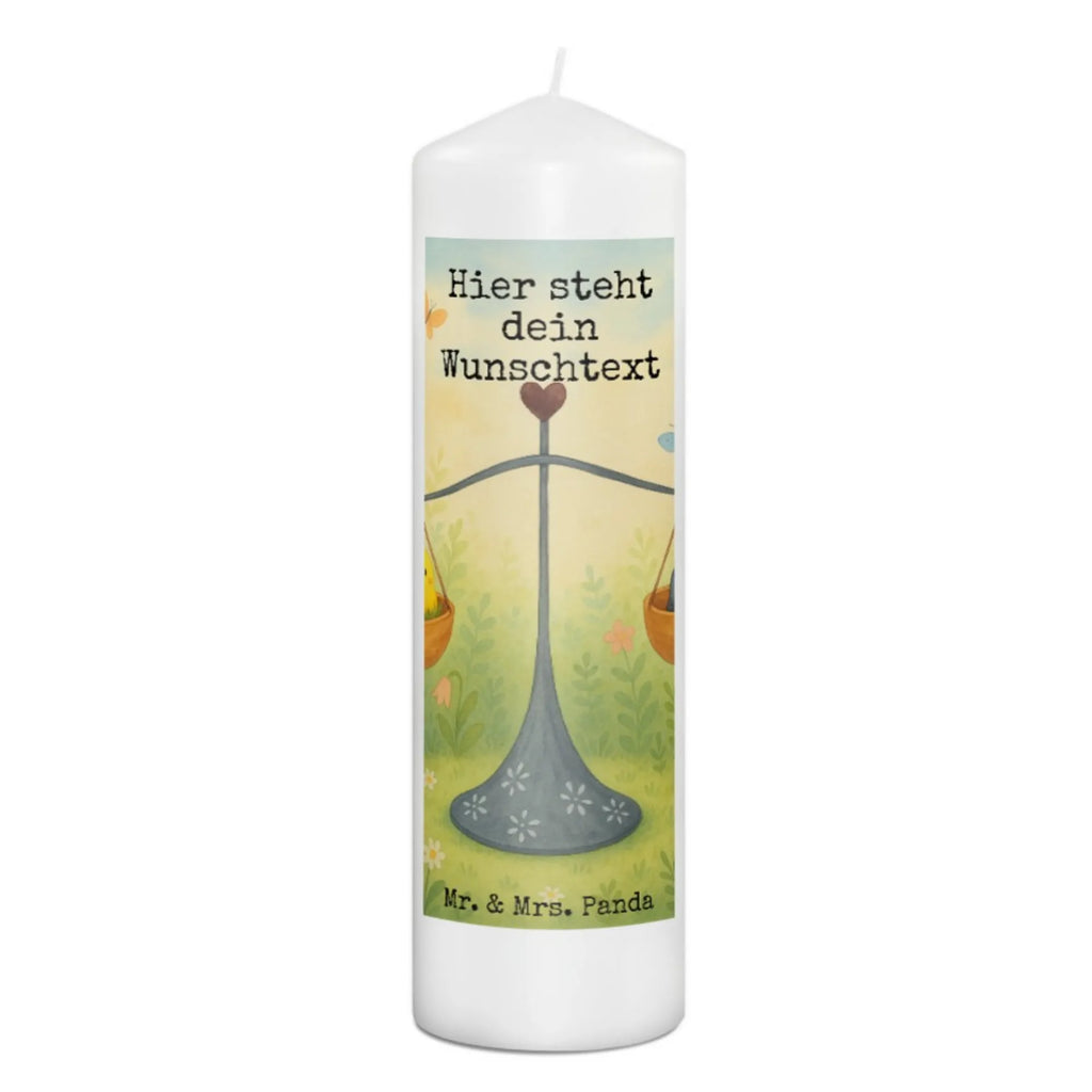 Personalisierte Kerze Sternzeichen Waage Design Fair-Trade-Kerze Mit Namensgravur, Schwimmkerze Mit Namen, Firmungskerze Mit Wunschname, Osterkerze Mit Namen, Tafelkerze Mit Wunschname, Handgegossene Kerze Mit Namen, Votivkerze Mit Wunschname, Teelicht Mit Namensdruck, Trauerkerze Mit Namen, Stabkerze Mit Gravur, LED-Kerze Mit Wunschname, Streukerze Mit Namensdruck, Gastgeschenk Kerze Mit Namen, Kerze Für Geburtstag Mit Wunschname, Glas-Kerze Mit Wunschname, Kerze Mit Namen, Duftkerze Mit Namen, Bienenwachskerze Mit Wunschname, Taufekerze Mit Namensgravur, Kommunionkerze Mit Namen, Tischkerze Mit Namensdruck, Laternenkerze Mit Namensdruck, Weihnachtskerze Mit Namensgravur, Personalisierte Kerze, Blockkerze Mit Namensdruck, Adventskerze Mit Wunschname, Gedenkkerze Mit Namen, Outdoor-Kerze Mit Namensgravur, Holz-Kerze Mit Namen, Stumpenkerze Mit Namensgravur, Gartenkerze Mit Namen, Handgemachte Kerze Mit Wunschname, Kerze Mit Prägung Und Wunschname, Sojawachskerze Mit Namensdruck, Bio-Kerze Mit Wunschname, Metall-Kerze Mit Namensgravur, Kerzen-Set Mit Namensgravur, Grabkerze Mit Namensgravur, Andachtskerze Mit Namensgravur, Kerze Mit Spruch Und Namen, Stearinkerze Mit Gravur, Kerze Für Hochzeit Mit Namensgravur, Tierkreiszeichen, Sternzeichen, Horoskop, Astrologie, Aszendent, Waage, Biene, Geschenk Oktober, Geschenk September, Waage Sternzeichen, Hummel, Gleichgewicht, Waage Geschenk, Geburtstag September, Geburtstag Oktober, Marienkäfer