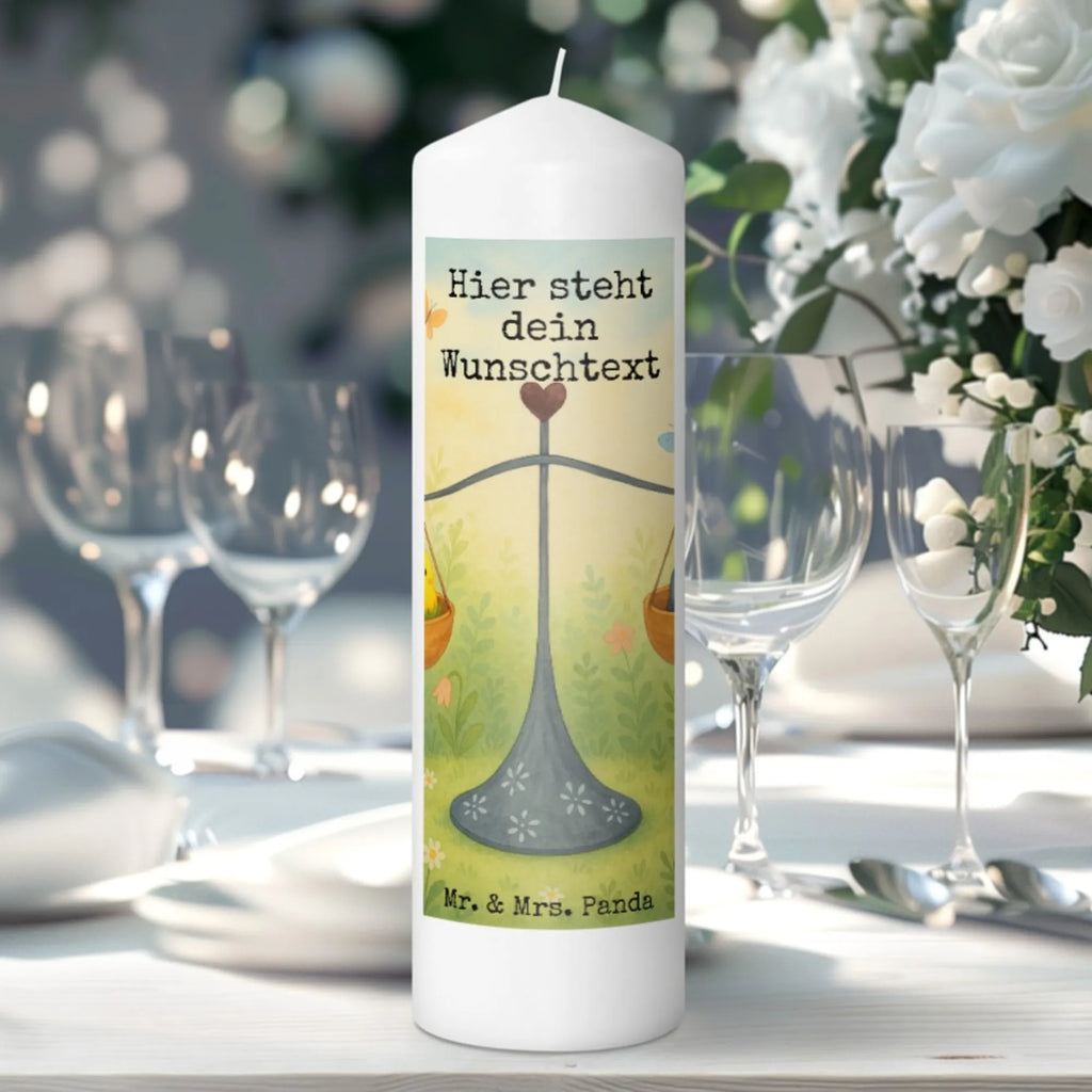 Personalisierte Kerze Sternzeichen Waage Design Fair-Trade-Kerze Mit Namensgravur, Schwimmkerze Mit Namen, Firmungskerze Mit Wunschname, Osterkerze Mit Namen, Tafelkerze Mit Wunschname, Handgegossene Kerze Mit Namen, Votivkerze Mit Wunschname, Teelicht Mit Namensdruck, Trauerkerze Mit Namen, Stabkerze Mit Gravur, LED-Kerze Mit Wunschname, Streukerze Mit Namensdruck, Gastgeschenk Kerze Mit Namen, Kerze Für Geburtstag Mit Wunschname, Glas-Kerze Mit Wunschname, Kerze Mit Namen, Duftkerze Mit Namen, Bienenwachskerze Mit Wunschname, Taufekerze Mit Namensgravur, Kommunionkerze Mit Namen, Tischkerze Mit Namensdruck, Laternenkerze Mit Namensdruck, Weihnachtskerze Mit Namensgravur, Personalisierte Kerze, Blockkerze Mit Namensdruck, Adventskerze Mit Wunschname, Gedenkkerze Mit Namen, Outdoor-Kerze Mit Namensgravur, Holz-Kerze Mit Namen, Stumpenkerze Mit Namensgravur, Gartenkerze Mit Namen, Handgemachte Kerze Mit Wunschname, Kerze Mit Prägung Und Wunschname, Sojawachskerze Mit Namensdruck, Bio-Kerze Mit Wunschname, Metall-Kerze Mit Namensgravur, Kerzen-Set Mit Namensgravur, Grabkerze Mit Namensgravur, Andachtskerze Mit Namensgravur, Kerze Mit Spruch Und Namen, Stearinkerze Mit Gravur, Kerze Für Hochzeit Mit Namensgravur, Tierkreiszeichen, Sternzeichen, Horoskop, Astrologie, Aszendent, Waage, Biene, Geschenk Oktober, Geschenk September, Waage Sternzeichen, Hummel, Gleichgewicht, Waage Geschenk, Geburtstag September, Geburtstag Oktober, Marienkäfer