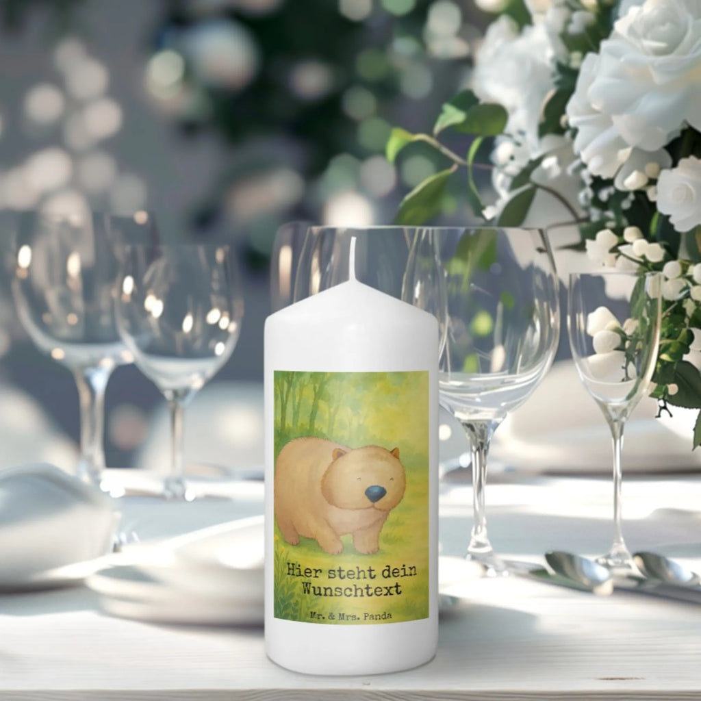Personalisierte Kerze Wombat Design Handgegossene Kerze Mit Namen, Votivkerze Mit Wunschname, Handgemachte Kerze Mit Wunschname, Sojawachskerze Mit Namensdruck, Kerzen-Set Mit Namensgravur, Holz-Kerze Mit Namen, Teelicht Mit Namensdruck, Kerze Mit Prägung Und Wunschname, Laternenkerze Mit Namensdruck, Metall-Kerze Mit Namensgravur, Stearinkerze Mit Gravur, Taufekerze Mit Namensgravur, Osterkerze Mit Namen, Gartenkerze Mit Namen, Stabkerze Mit Gravur, Kerze Für Hochzeit Mit Namensgravur, Fair-Trade-Kerze Mit Namensgravur, Grabkerze Mit Namensgravur, LED-Kerze Mit Wunschname, Kerze Für Geburtstag Mit Wunschname, Kerze Mit Namen, Gastgeschenk Kerze Mit Namen, Streukerze Mit Namensdruck, Bio-Kerze Mit Wunschname, Andachtskerze Mit Namensgravur, Schwimmkerze Mit Namen, Personalisierte Kerze, Gedenkkerze Mit Namen, Bienenwachskerze Mit Wunschname, Blockkerze Mit Namensdruck, Stumpenkerze Mit Namensgravur, Outdoor-Kerze Mit Namensgravur, Trauerkerze Mit Namen, Firmungskerze Mit Wunschname, Kerze Mit Spruch Und Namen, Duftkerze Mit Namen, Glas-Kerze Mit Wunschname, Adventskerze Mit Wunschname, Tafelkerze Mit Wunschname, Weihnachtskerze Mit Namensgravur, Kommunionkerze Mit Namen, Tischkerze Mit Namensdruck, Tiermotive, Gute Laune, lustige Sprüche, Tiere, Motivation, Wombat, Spruch, Australien, Das Leben ist schön
